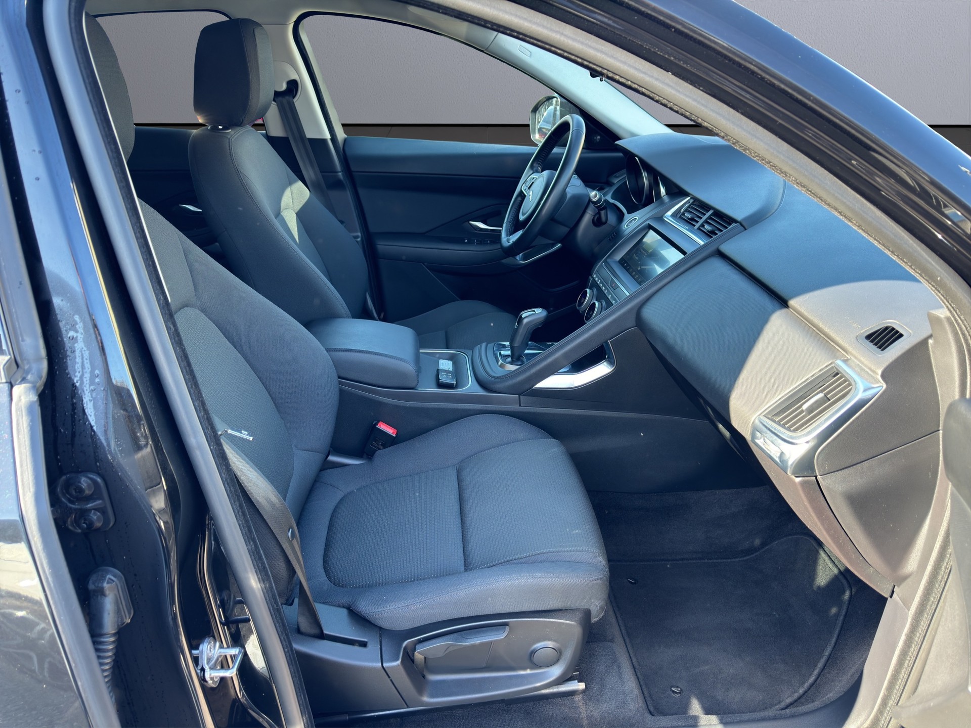 JAGUAR E-Pace 2.0 P200 AWD Automatik-image-15