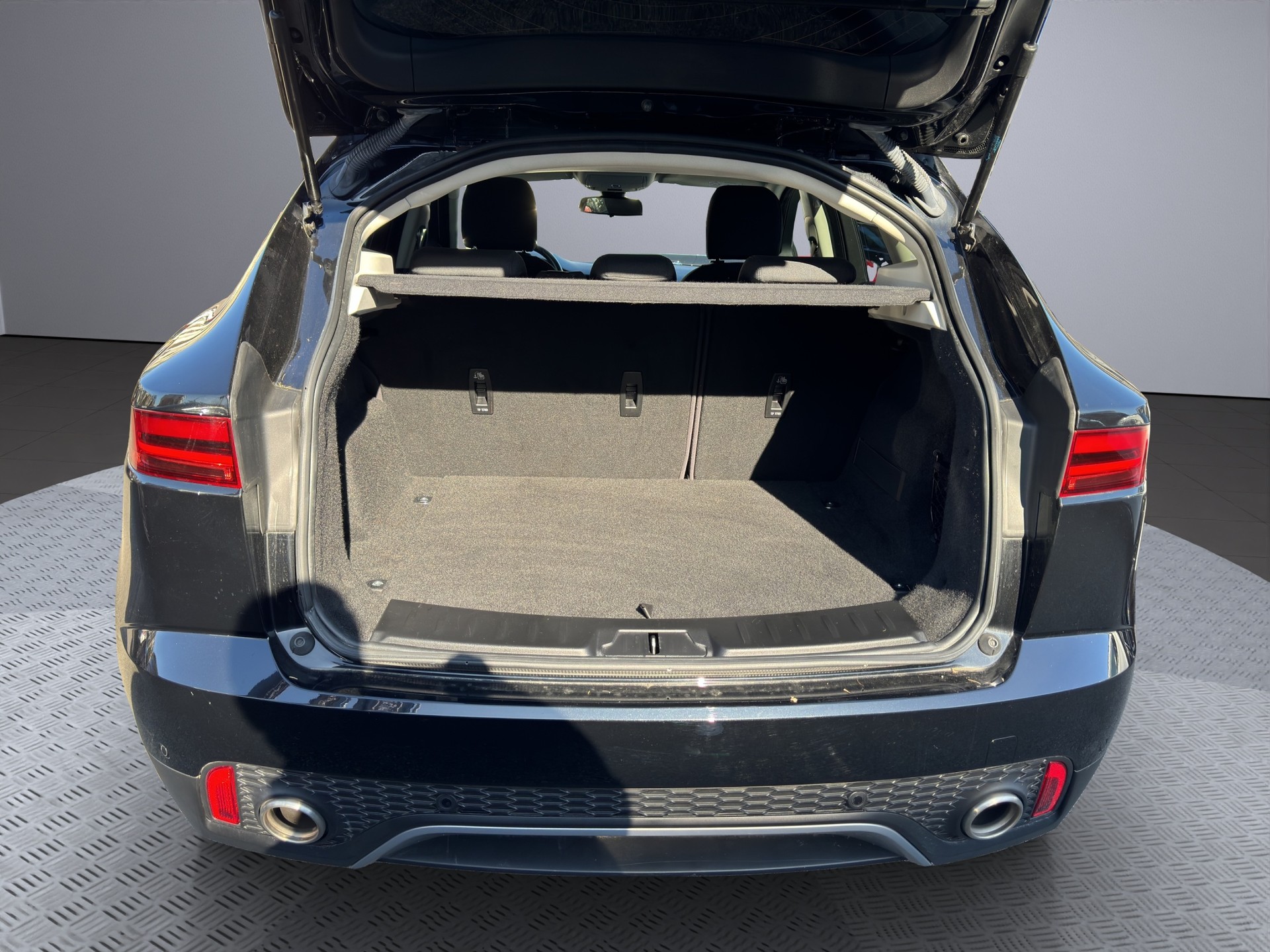 JAGUAR E-Pace 2.0 P200 AWD Automatik-image-17