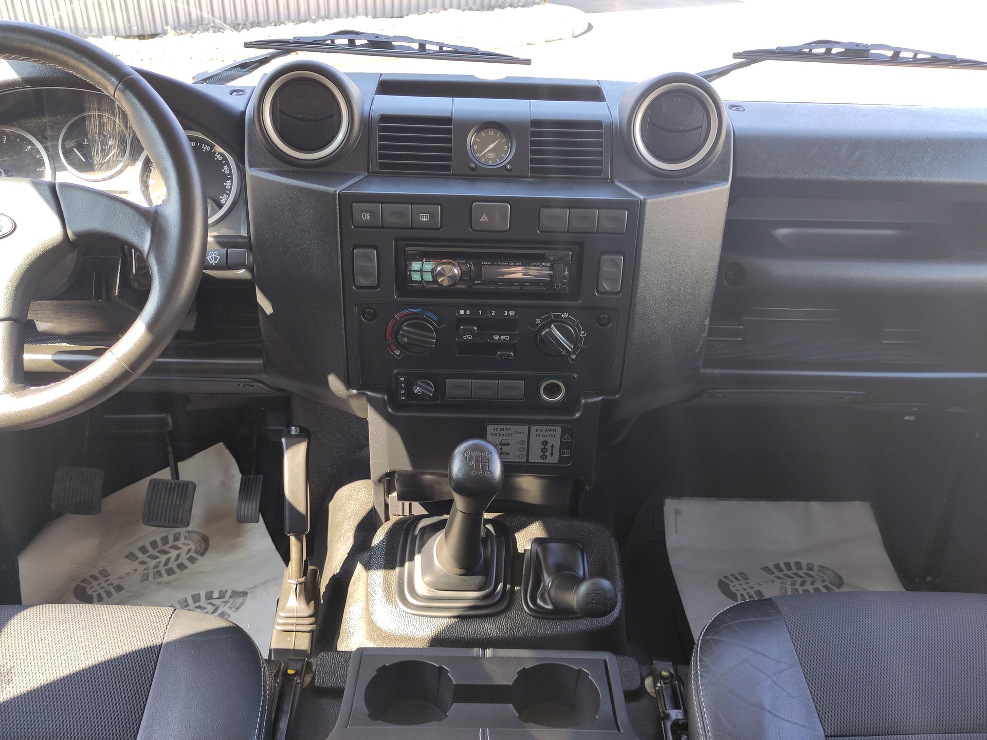 LAND ROVER Defender 90 2.2 TD4 Station Wagon-image-8