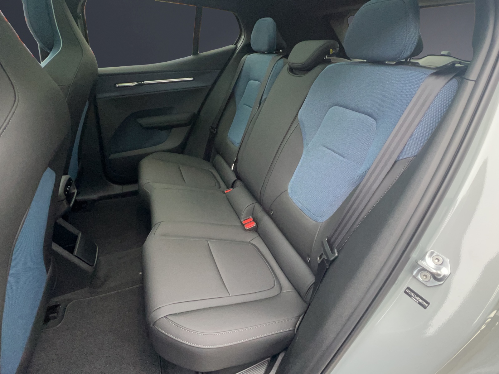 VOLVO EX30 E60 69kWh Twin Ultra-image-14