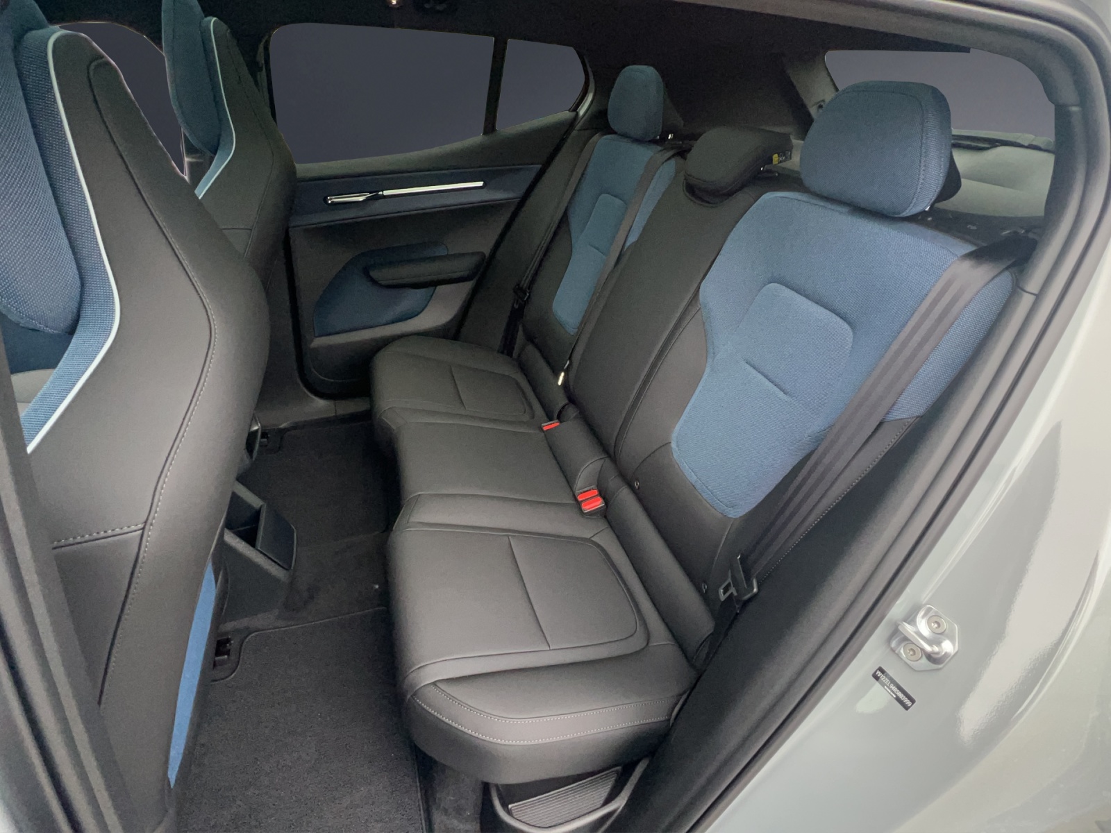 VOLVO EX30 E60 69kWh Twin Ultra-image-7