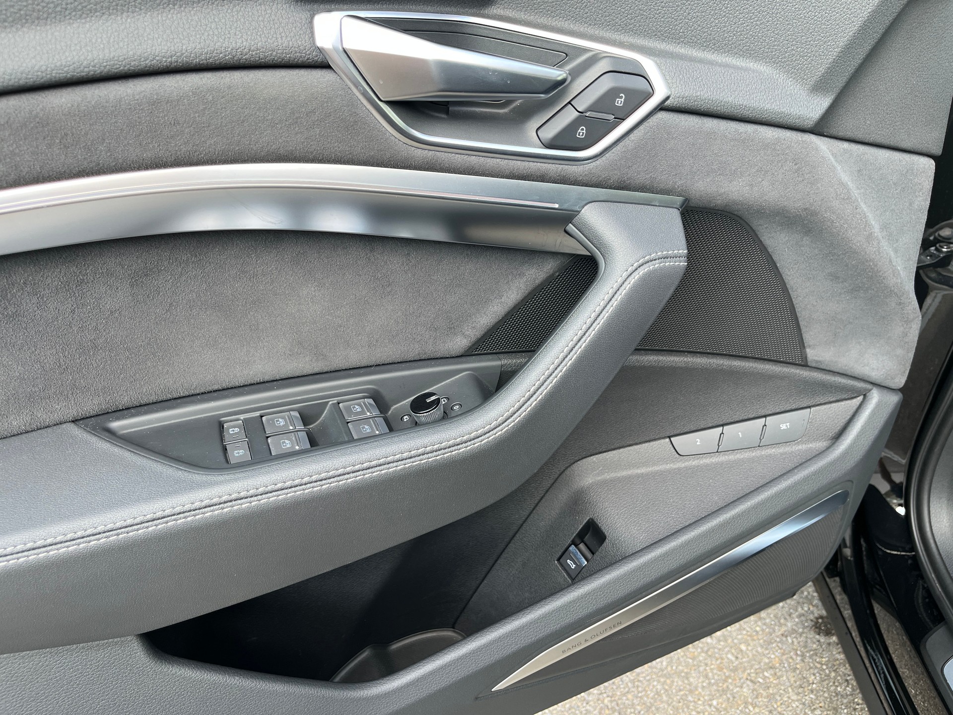 AUDI e-tron S Sportback quattro-image-11