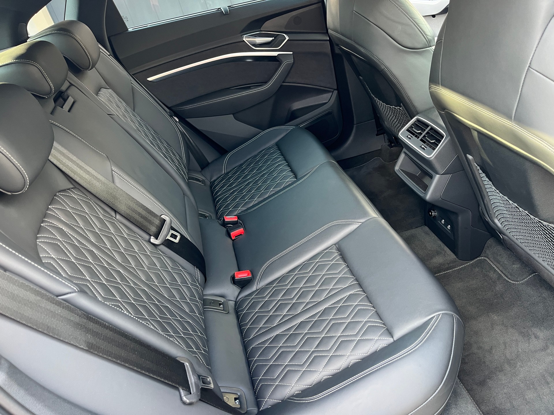 AUDI e-tron S Sportback quattro-image-17
