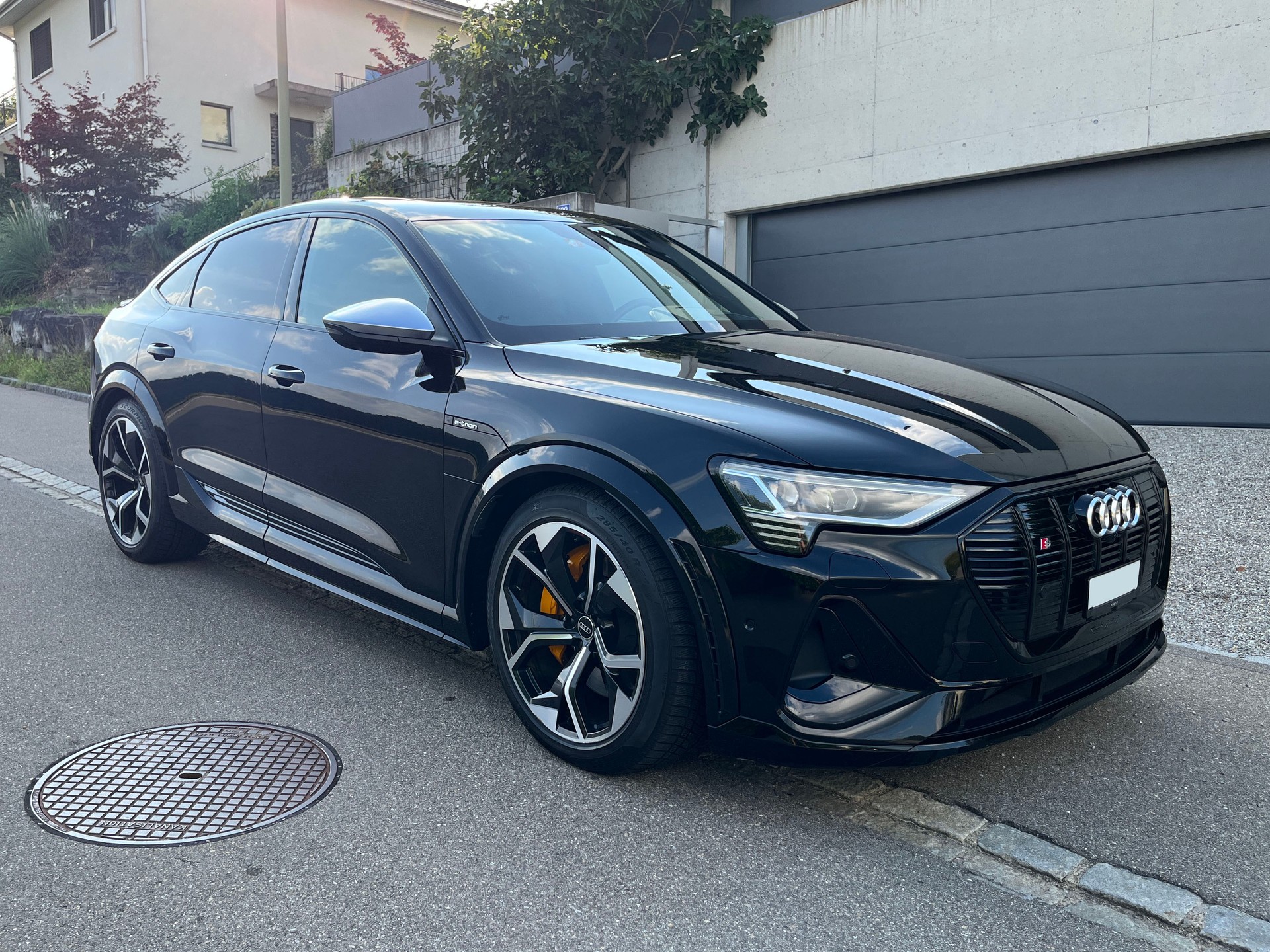 AUDI e-tron S Sportback quattro-image-2