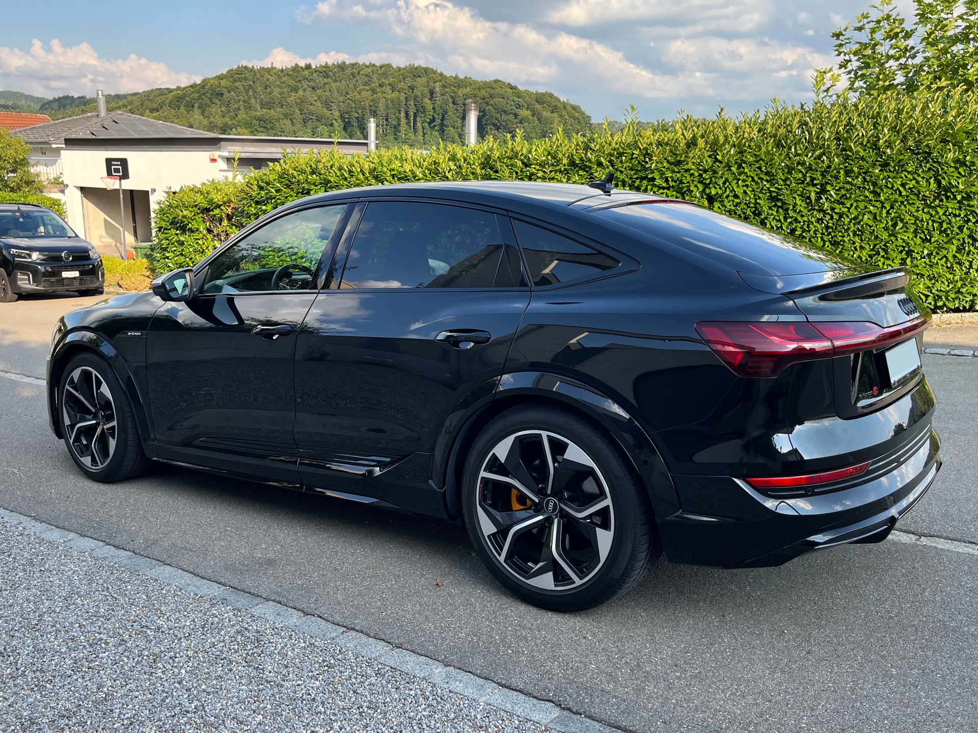 AUDI e-tron S Sportback quattro-image-6