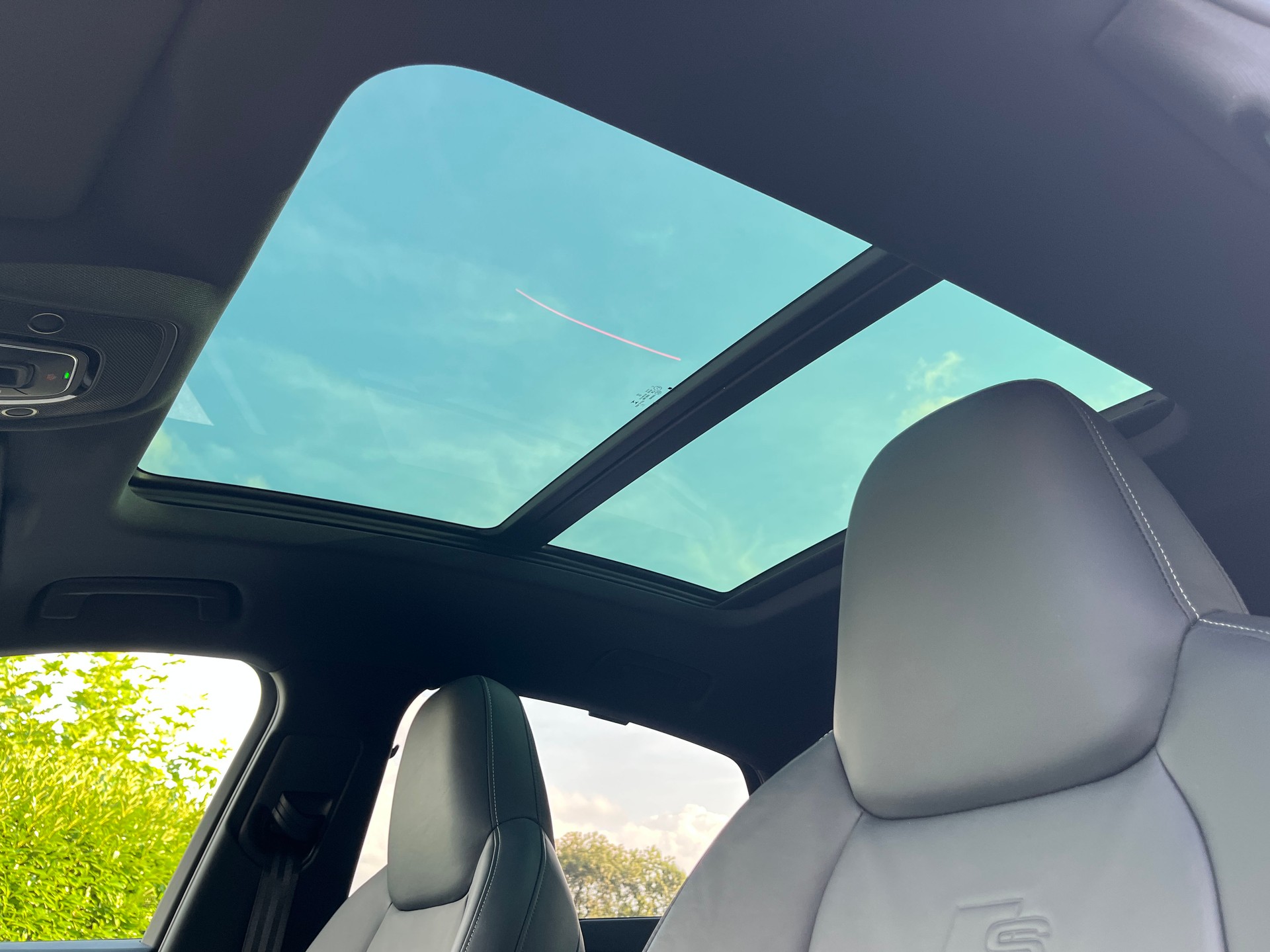 AUDI e-tron S Sportback quattro-image-13