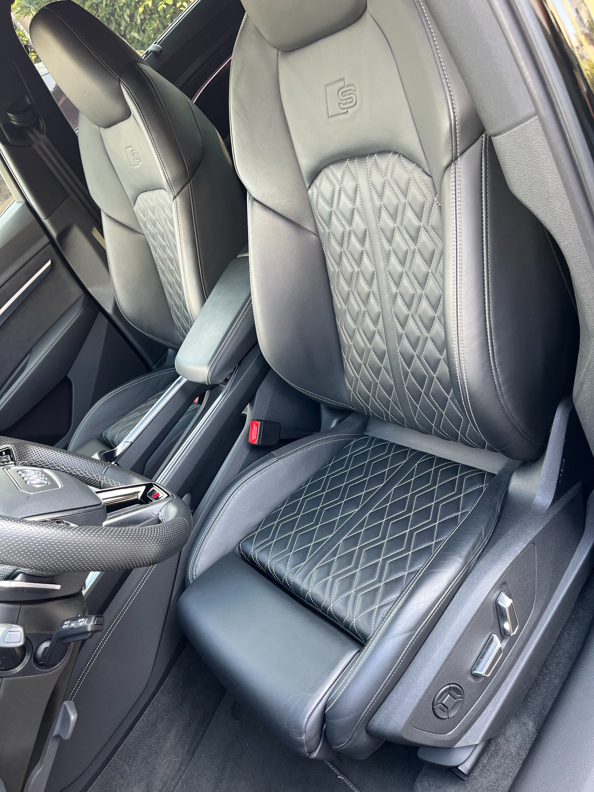 AUDI e-tron S Sportback quattro-image-9