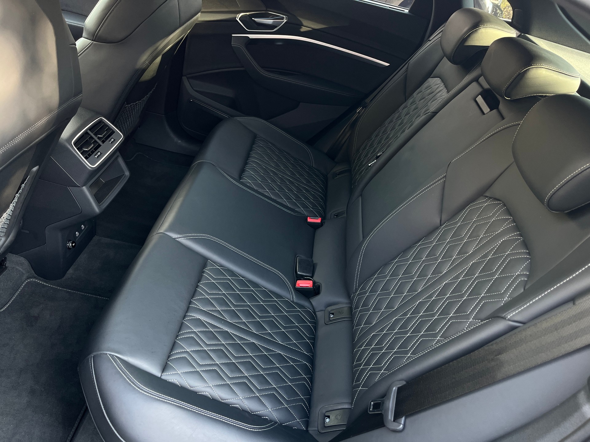 AUDI e-tron S Sportback quattro-image-16