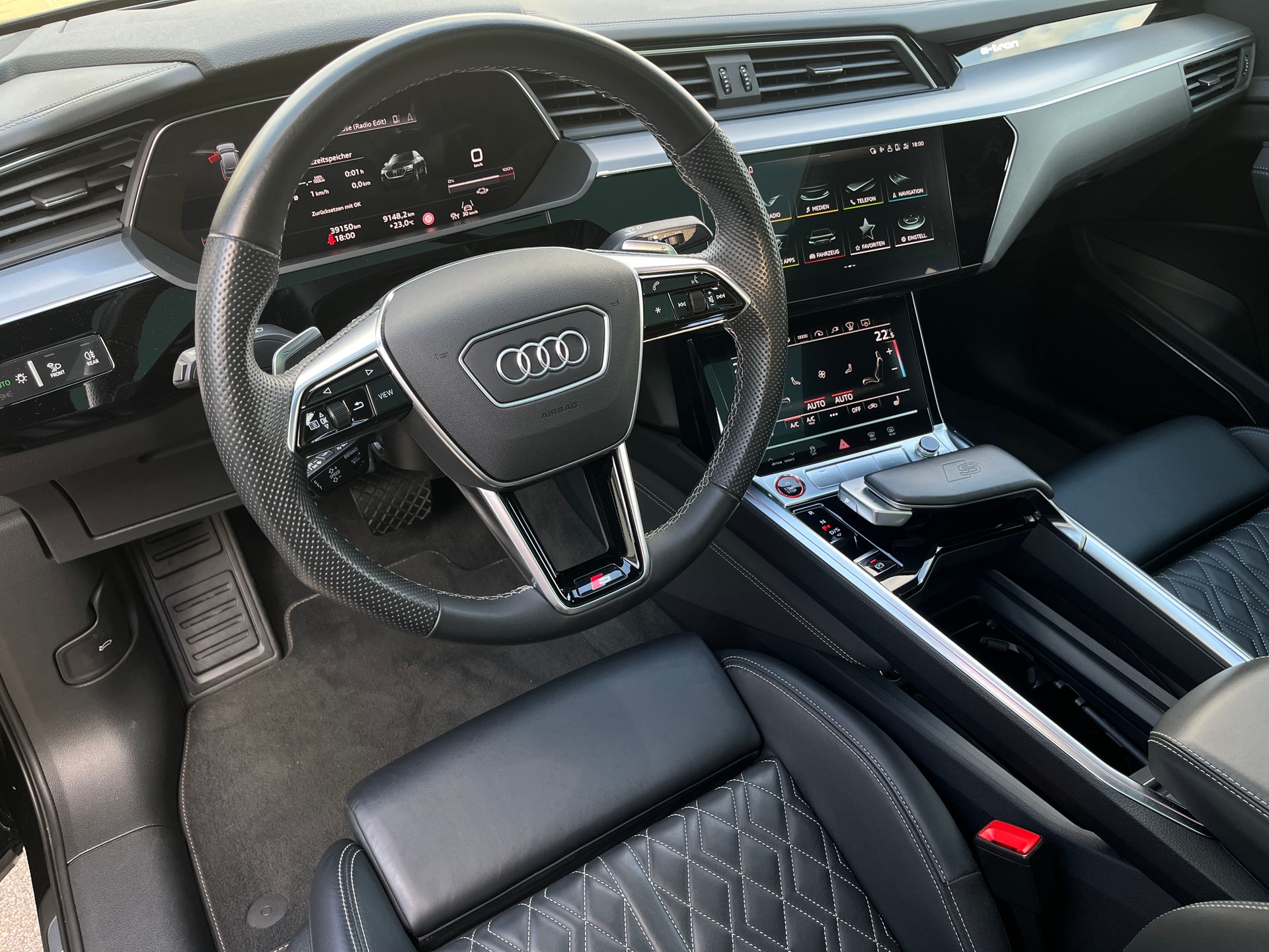 AUDI e-tron S Sportback quattro-image-8