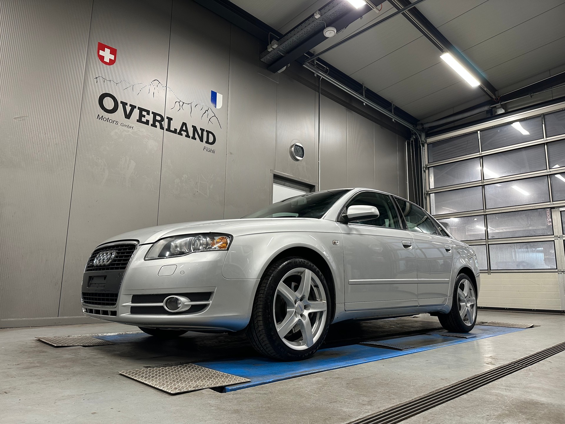 AUDI A4 3.2 FSI quattro-image-13