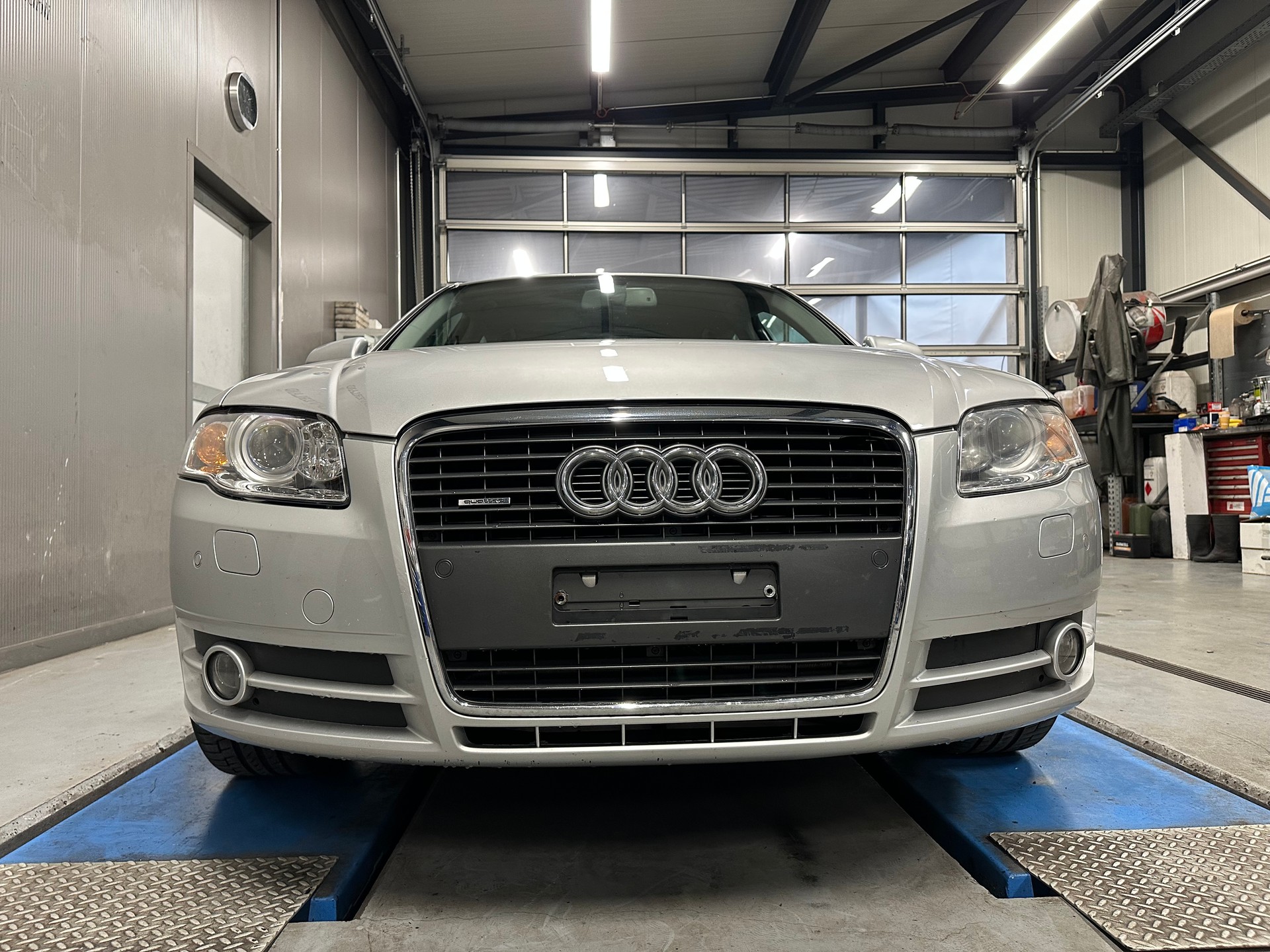 AUDI A4 3.2 FSI quattro-image-6