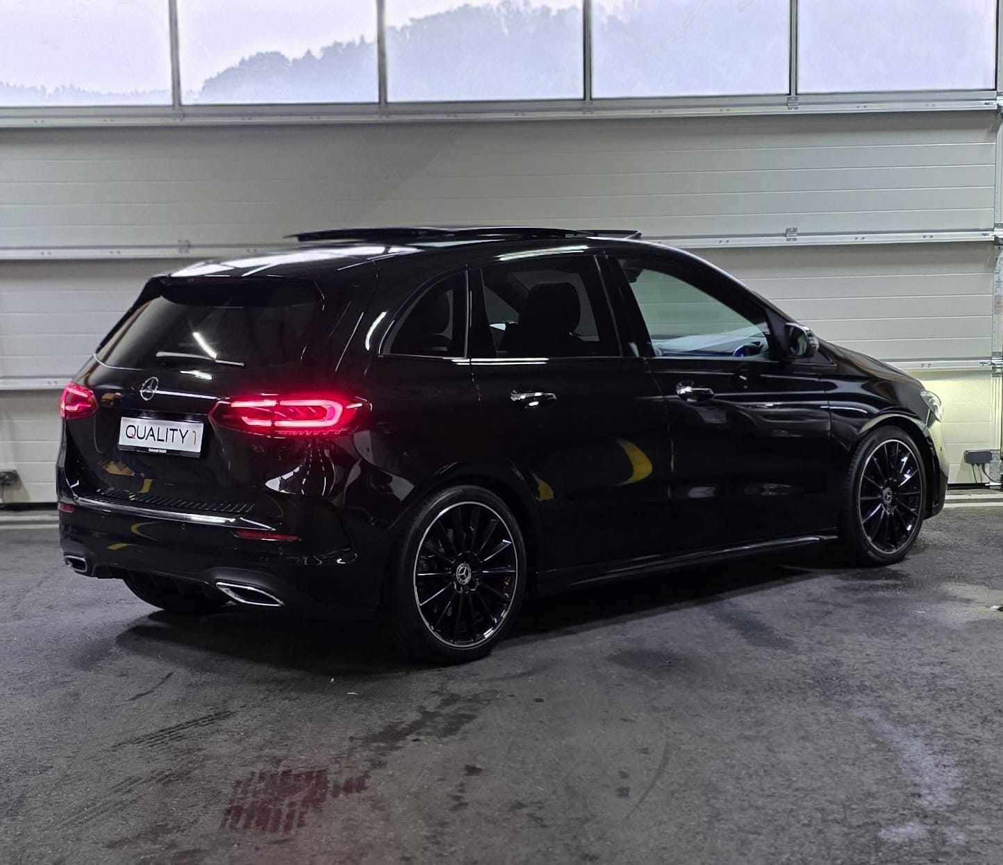 MERCEDES-BENZ B 250 4Matic AMG Line *CH-Fahrzeug*-image-4