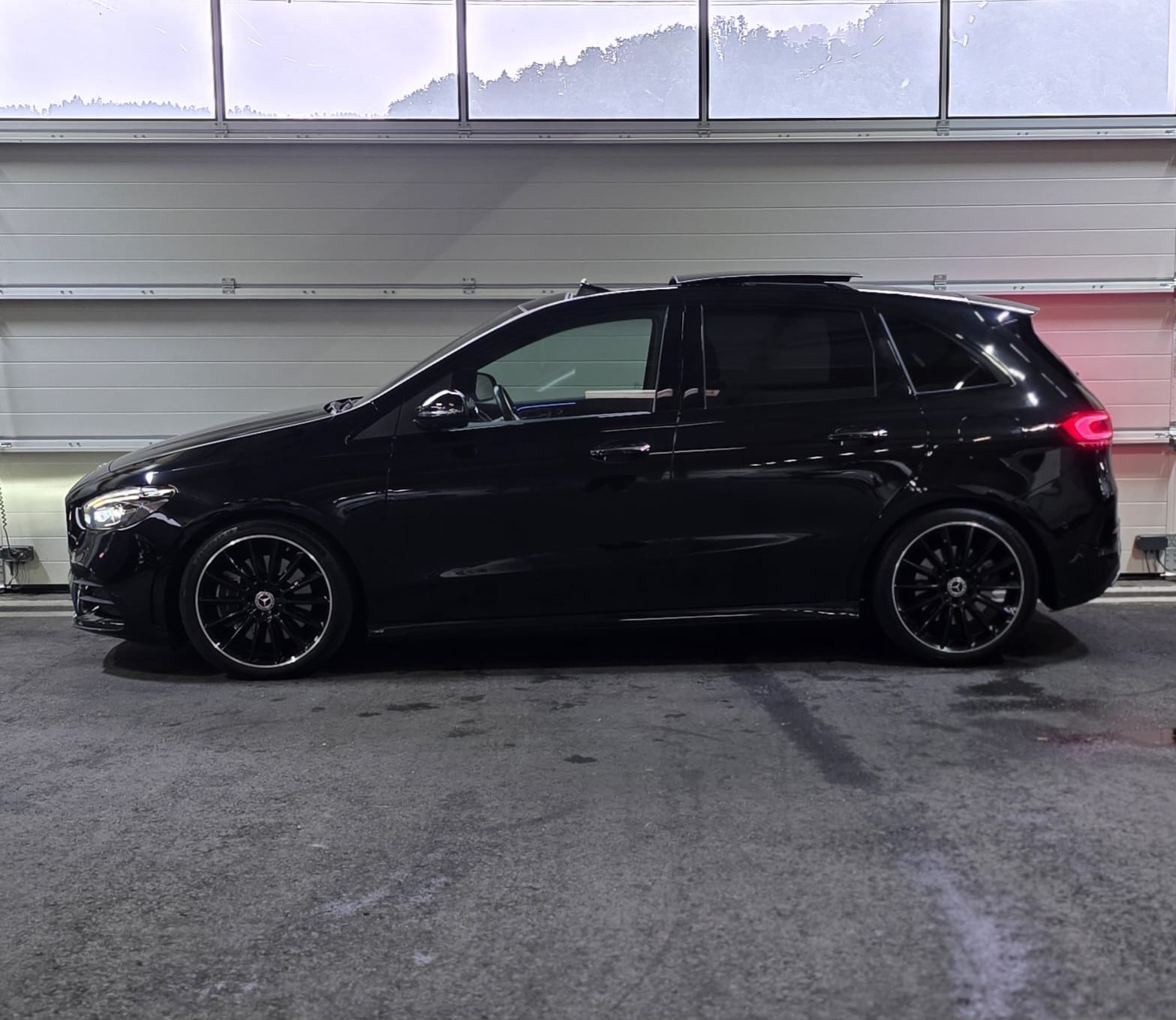 MERCEDES-BENZ B 250 4Matic AMG Line *CH-Fahrzeug*-image-1