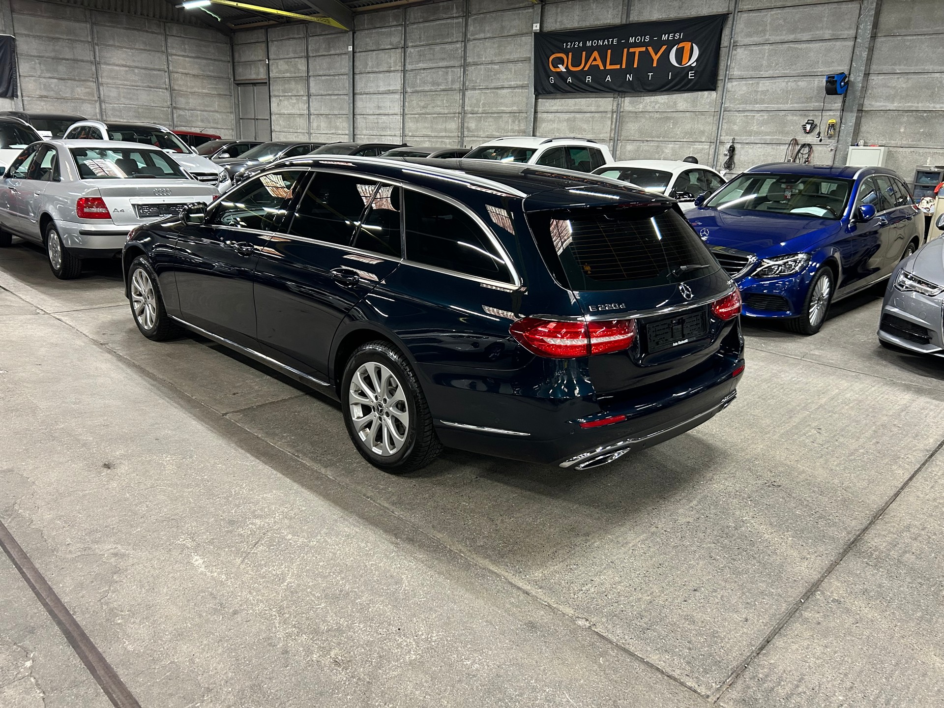 MERCEDES-BENZ E 220 d Exclusive 4Matic 9G-Tronic-image-5