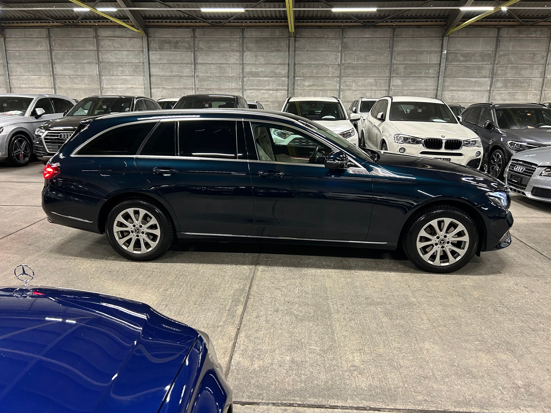 MERCEDES-BENZ E 220 d Exclusive 4Matic 9G-Tronic-image-2