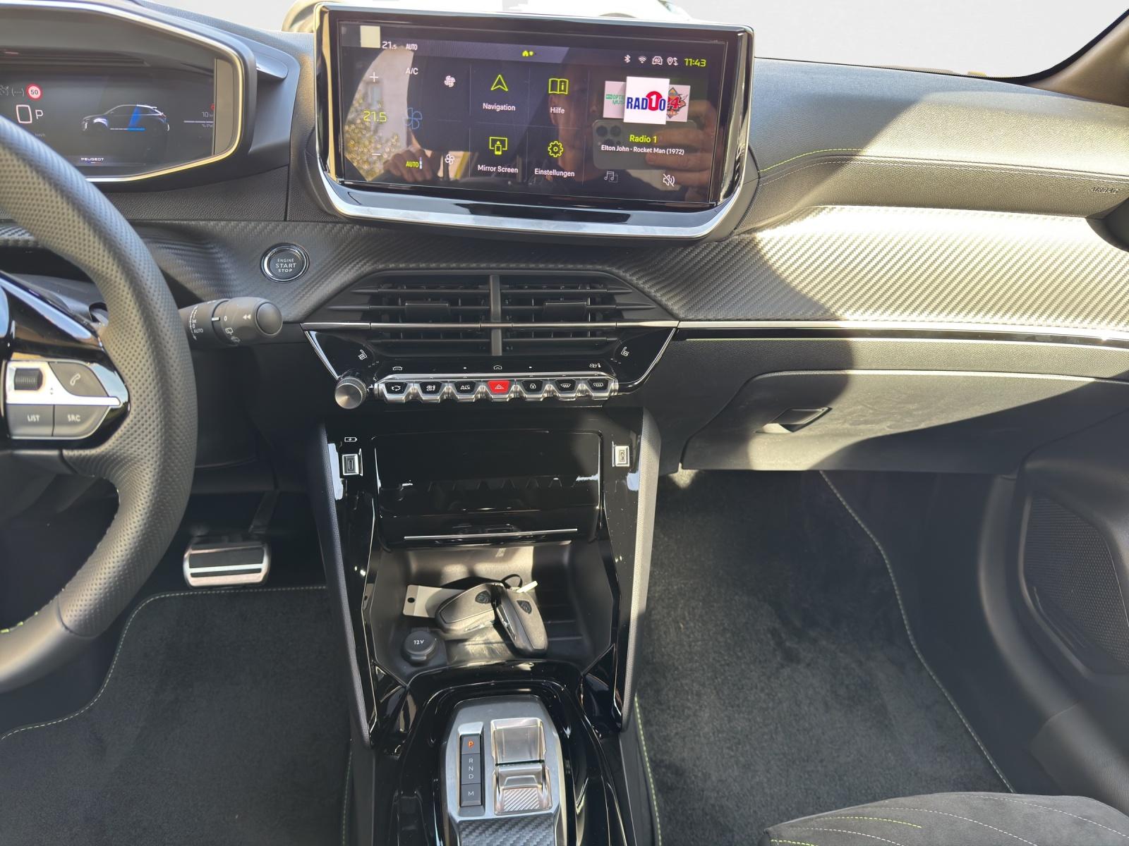 PEUGEOT 208 1.2 Hybrid GT-image-12