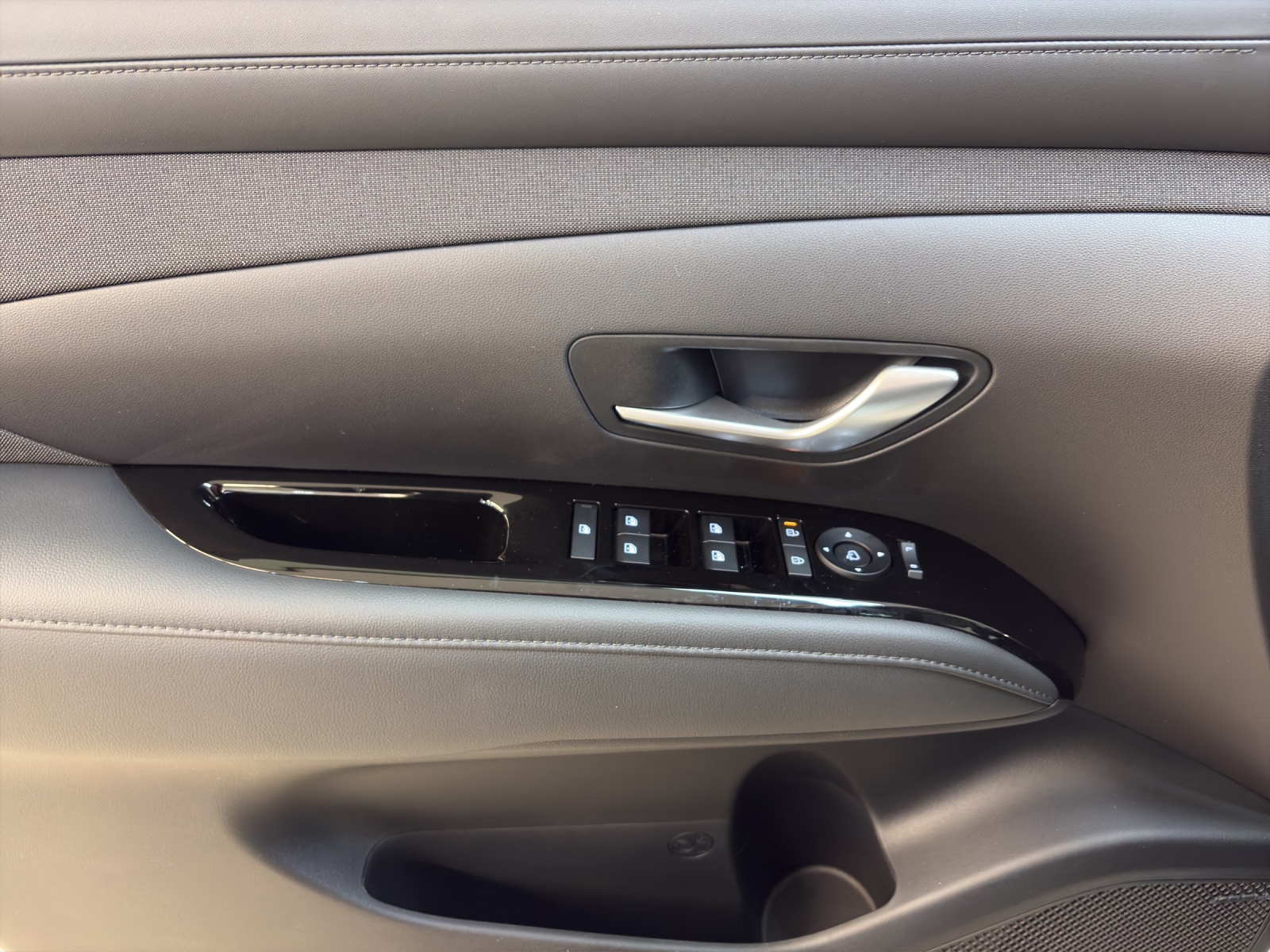 HYUNDAI Tucson 1.6 TGDI HEV Vertex Swiss Edition 4WD-image-8