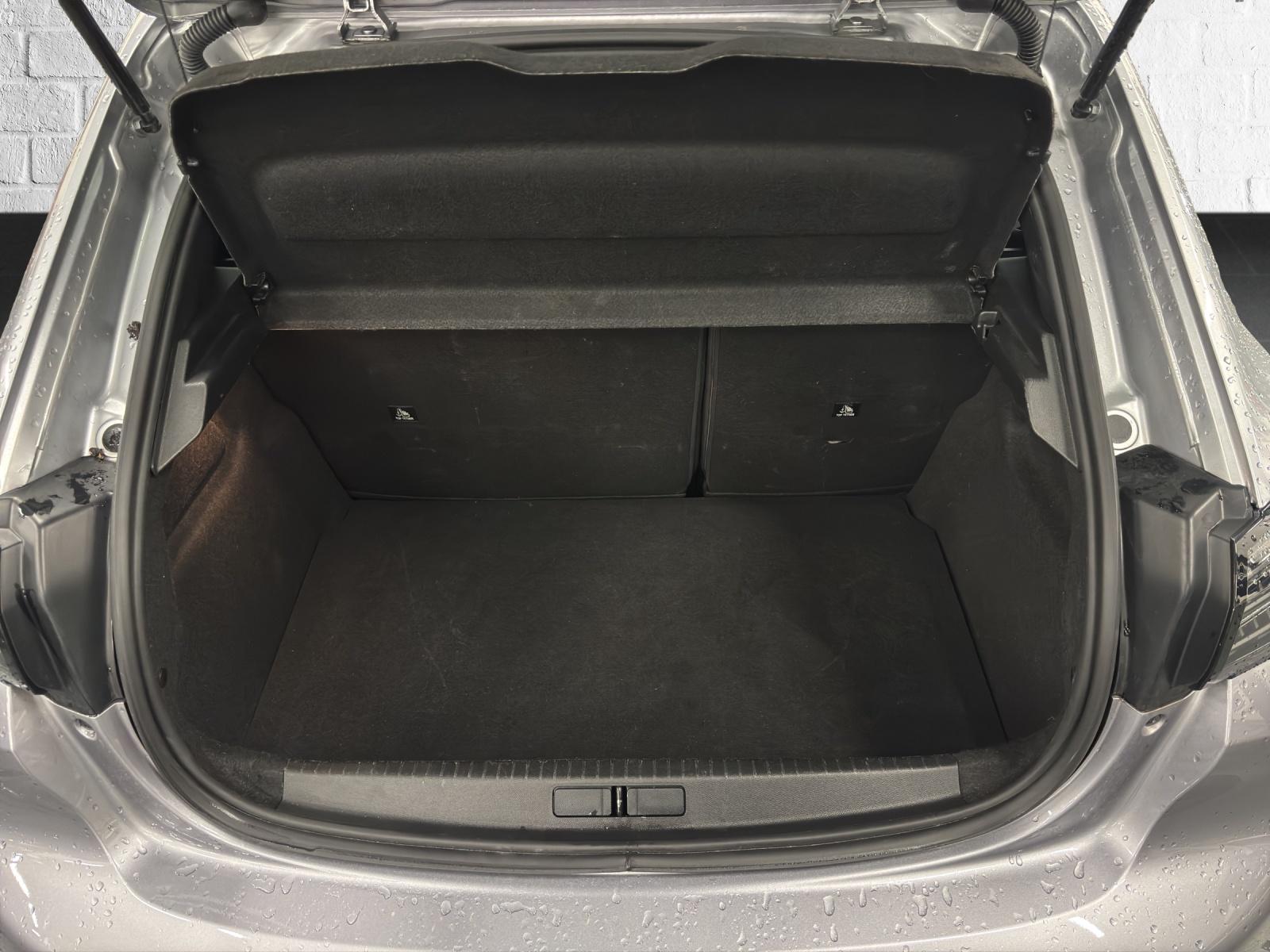 PEUGEOT 208 1.2 Hybrid 145 GT-image-10