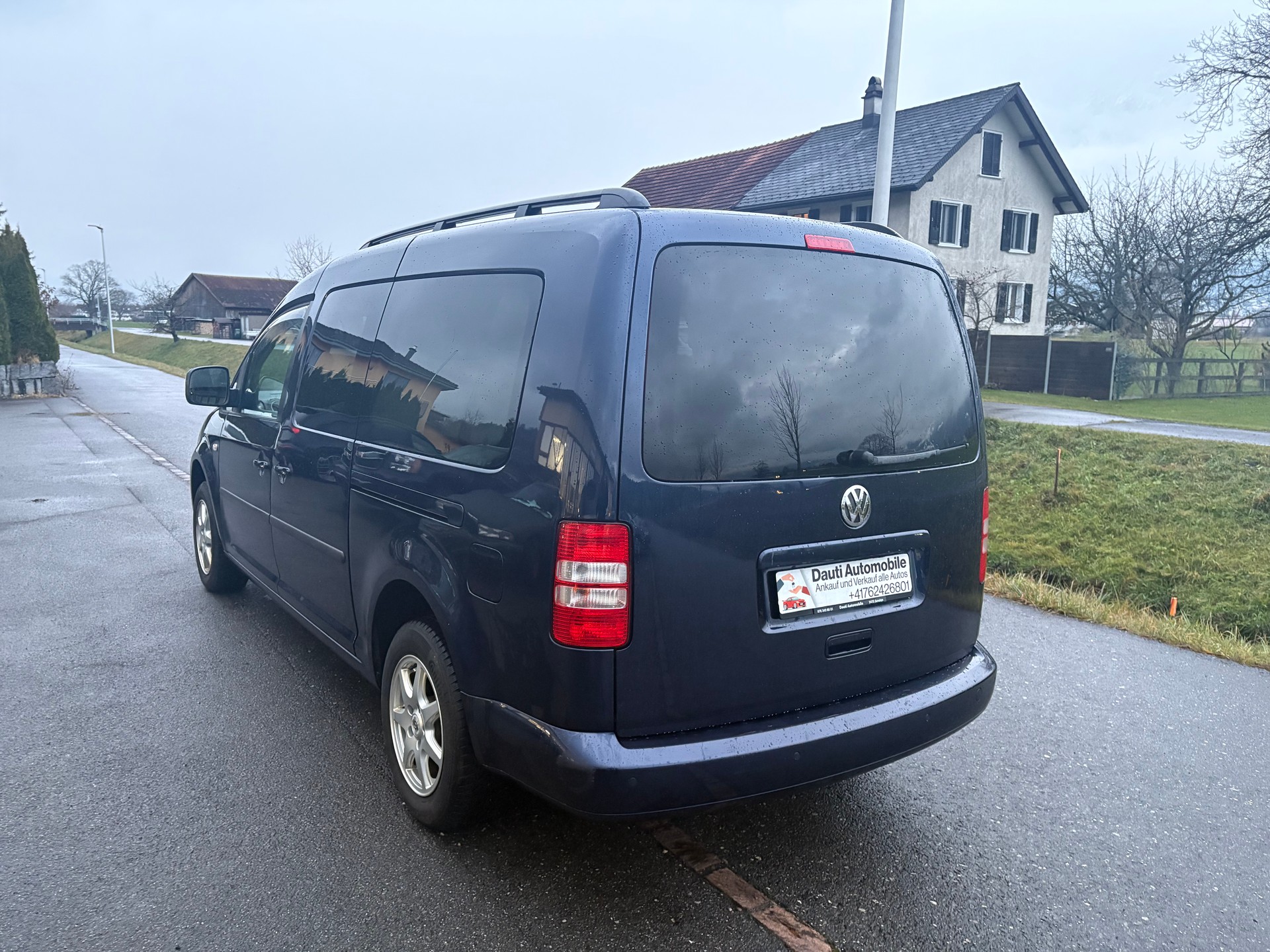 VW CaddyMaxi Family Tramper 1.6 TDI BlueMotion-image-3