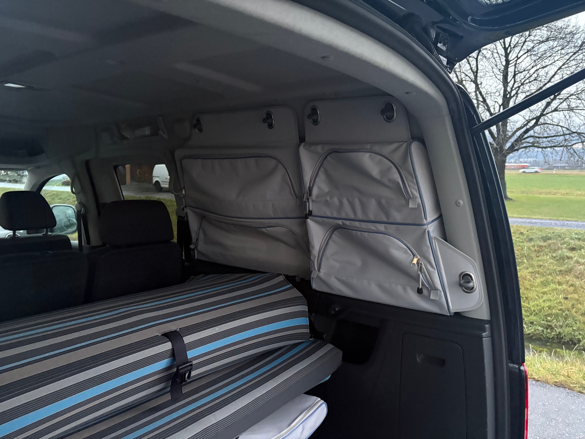 VW CaddyMaxi Family Tramper 1.6 TDI BlueMotion-image-6
