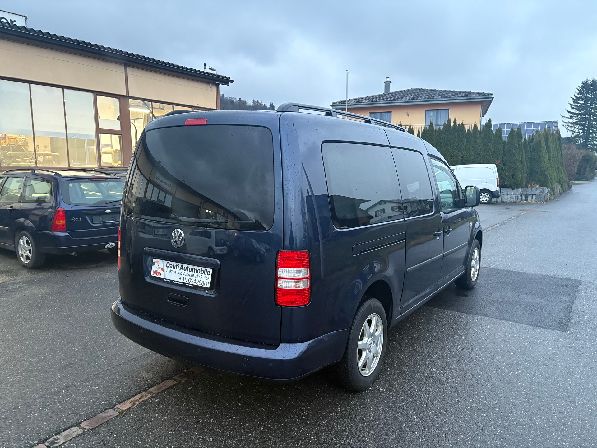 VW CaddyMaxi Family Tramper 1.6 TDI BlueMotion-image-2