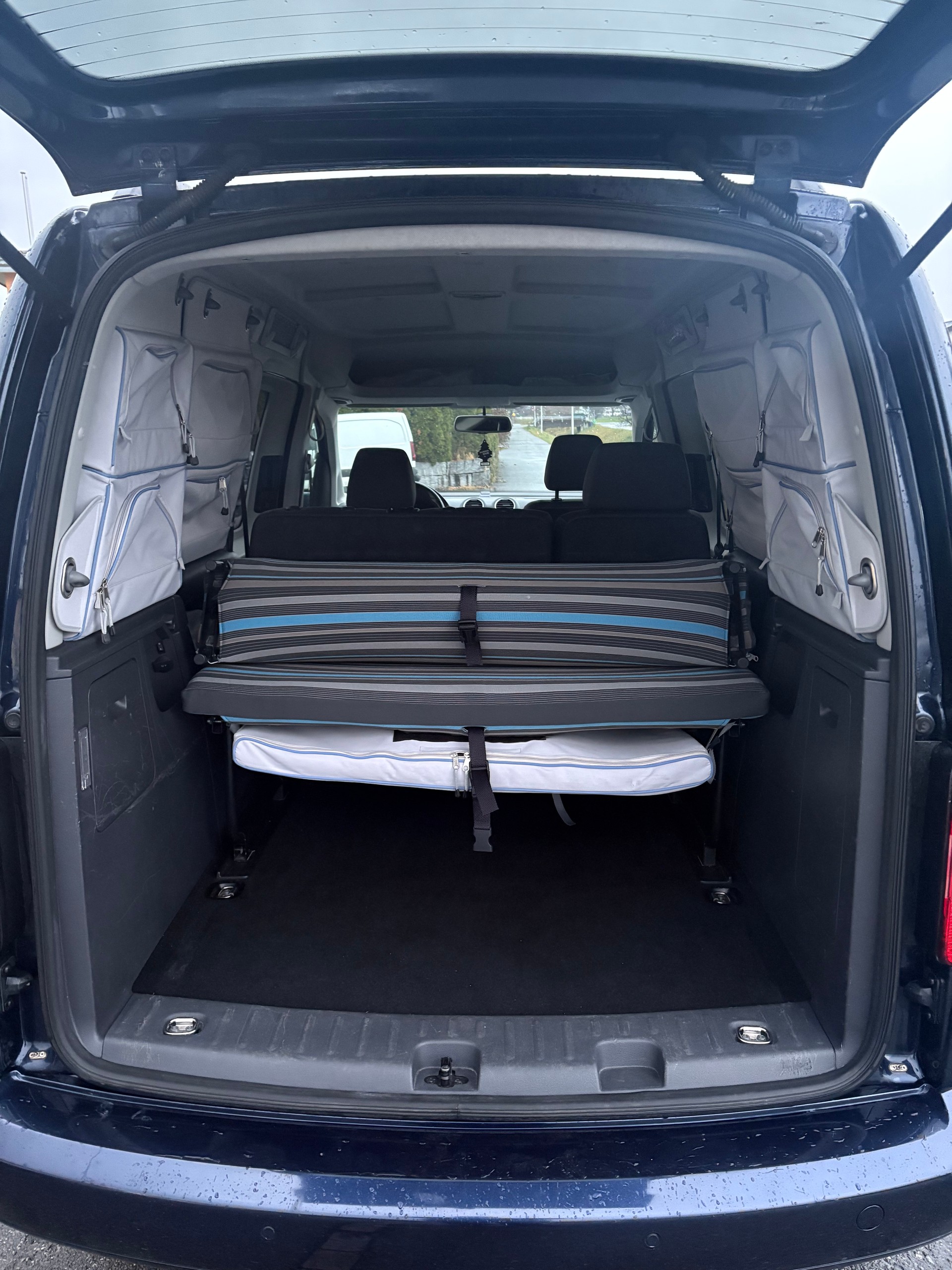 VW CaddyMaxi Family Tramper 1.6 TDI BlueMotion-image-4