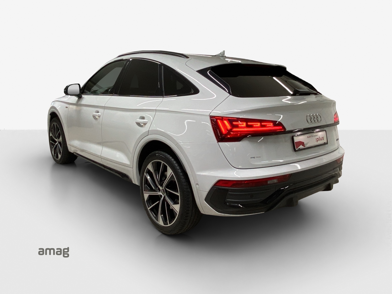 AUDI Q5 Sportback 40 TDI Blackedition quattro S-tronic-image-2