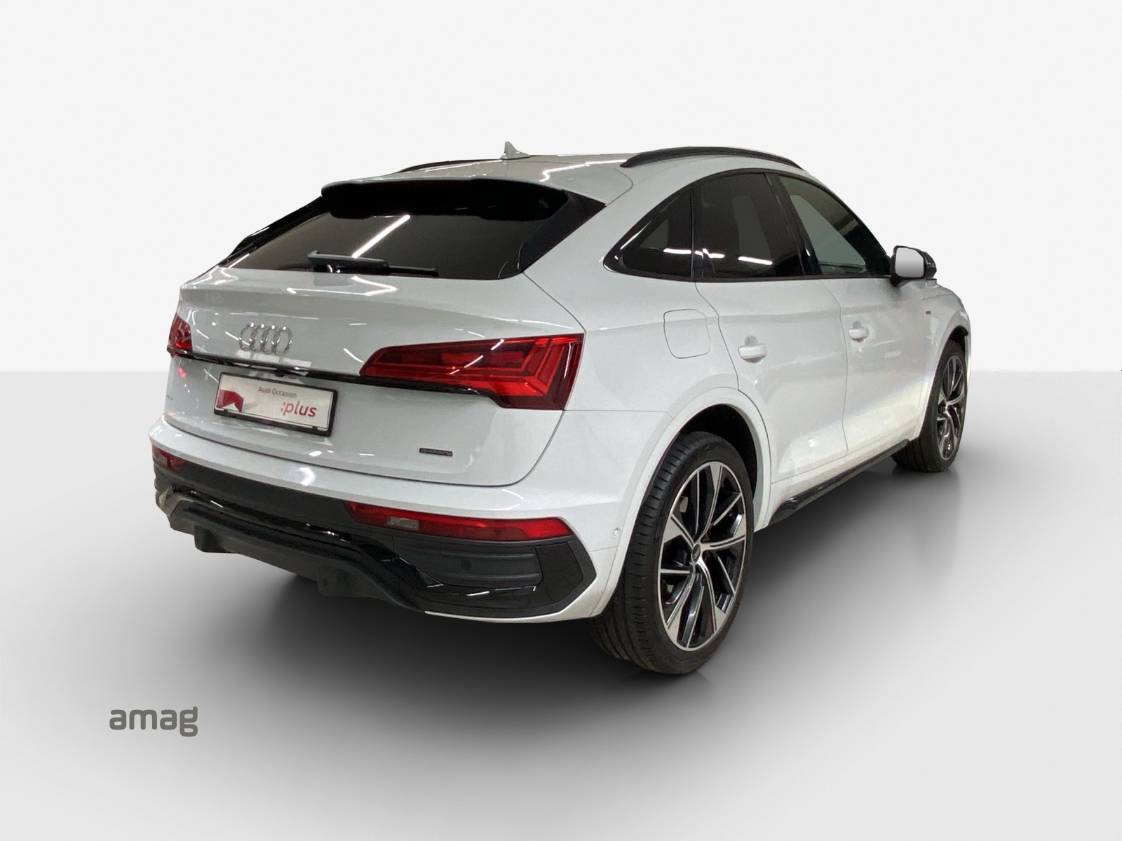 AUDI Q5 Sportback 40 TDI Blackedition quattro S-tronic-image-4
