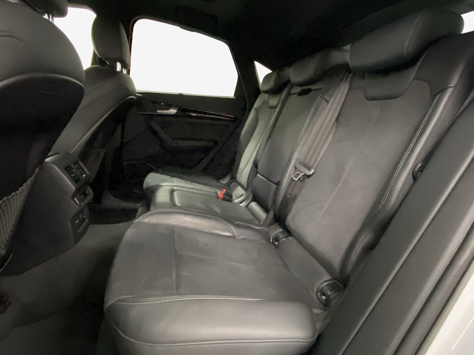 AUDI Q5 Sportback 40 TDI Blackedition quattro S-tronic-image-11