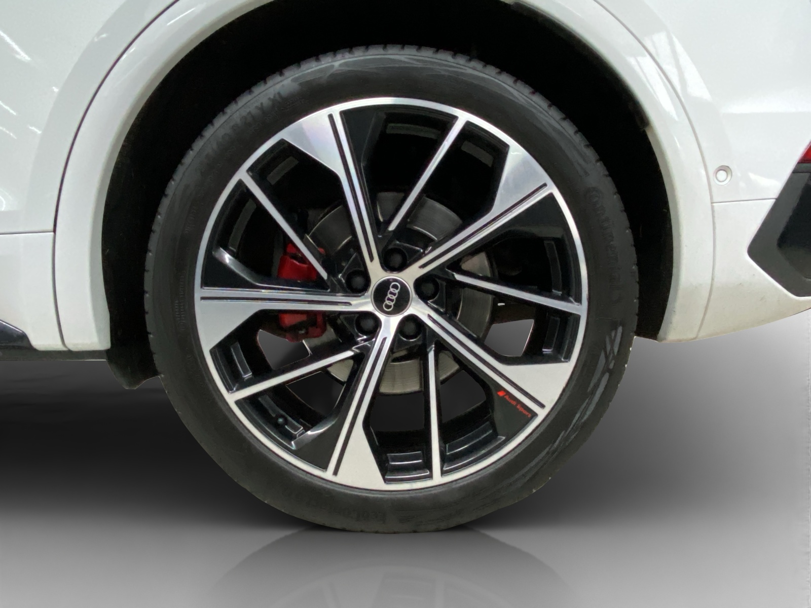 AUDI Q5 Sportback 40 TDI Blackedition quattro S-tronic-image-15