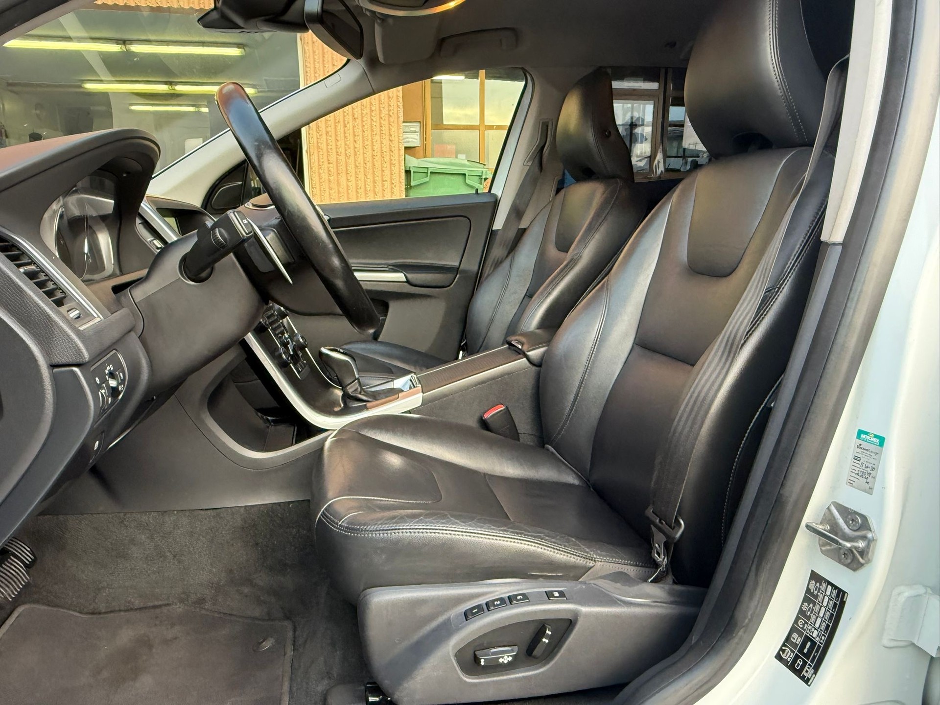VOLVO XC60 D4 AWD Husky Edition Geartronic-image-10