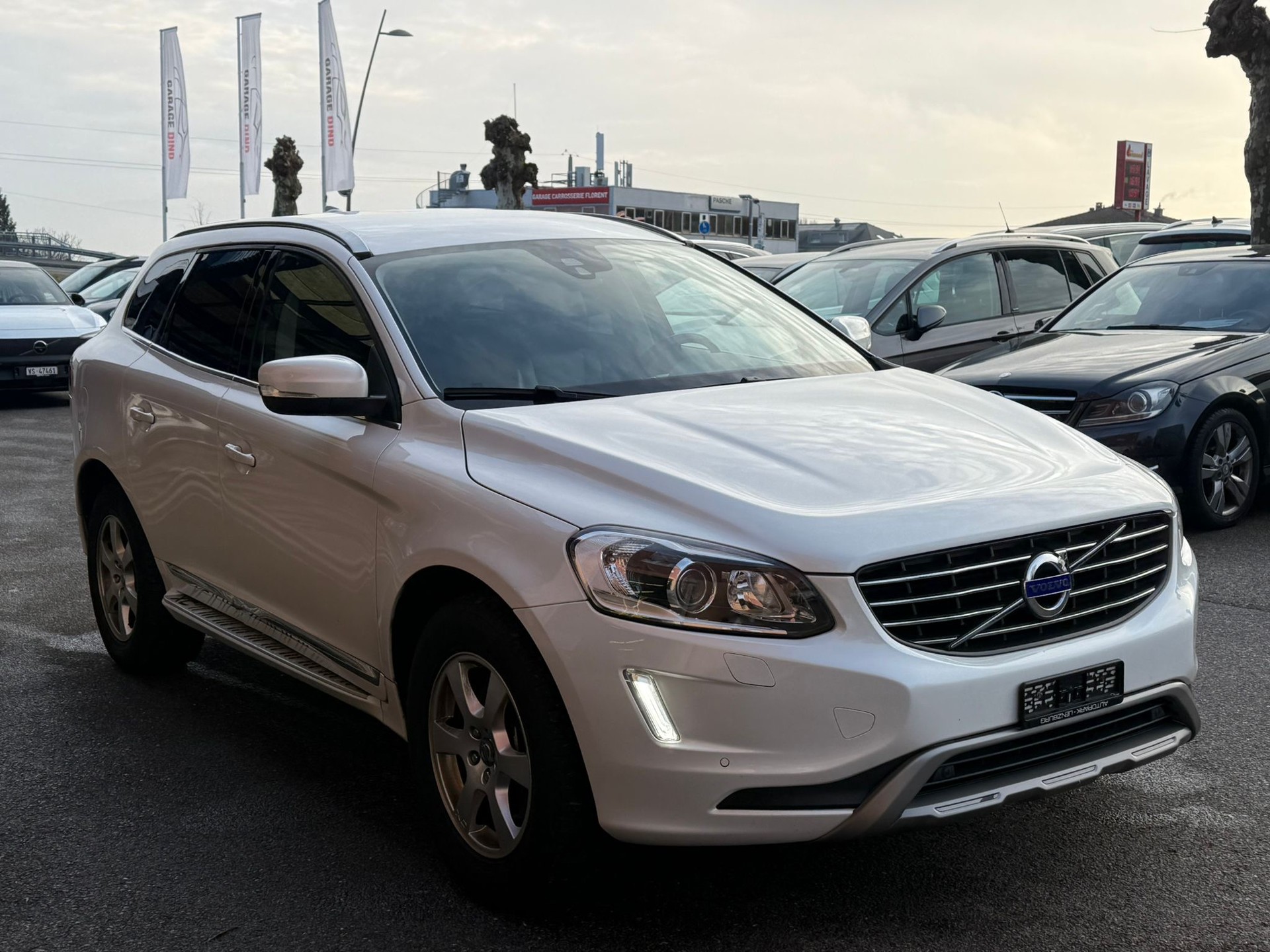 VOLVO XC60 D4 AWD Husky Edition Geartronic-image-2