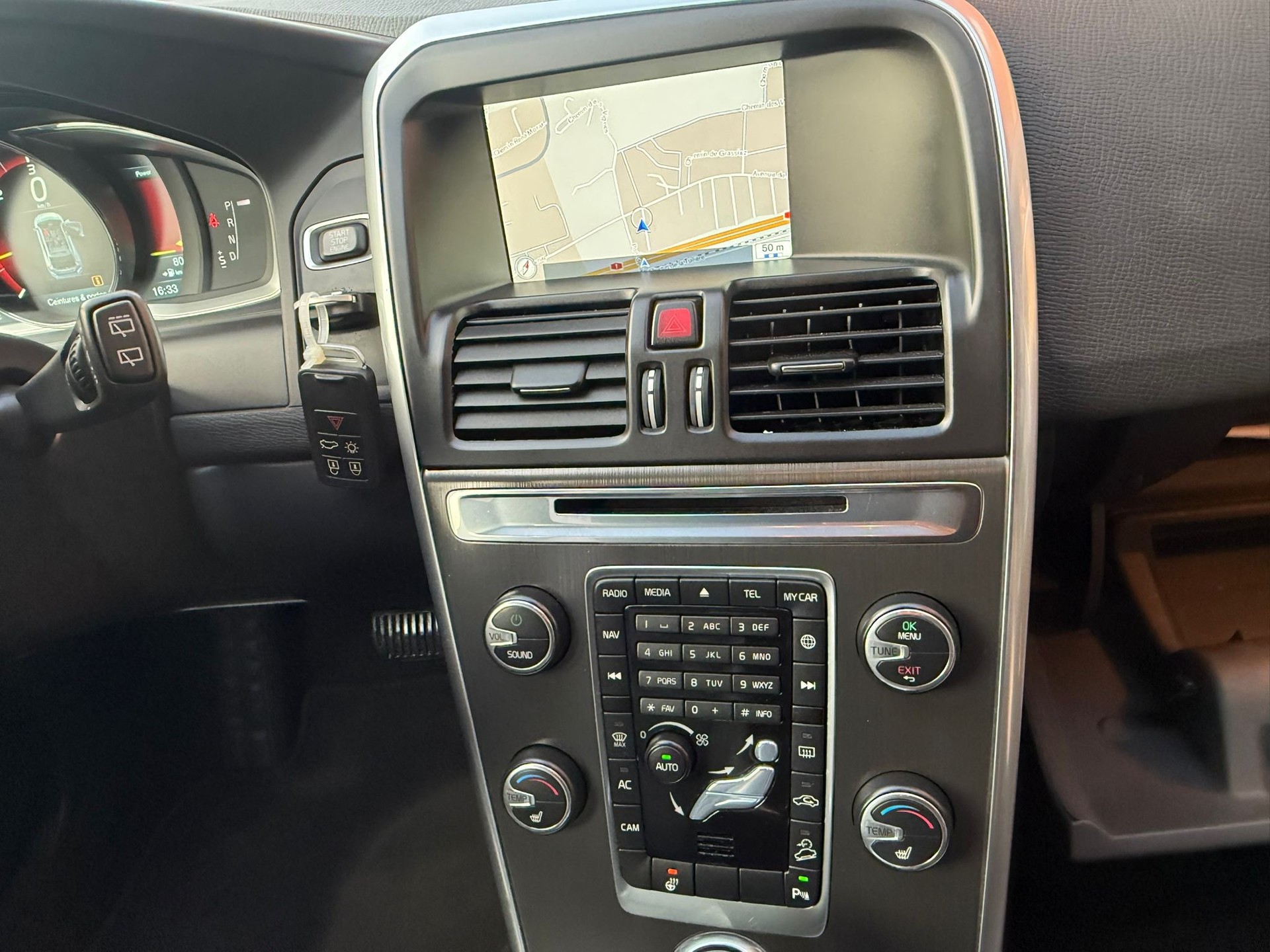 VOLVO XC60 D4 AWD Husky Edition Geartronic-image-12