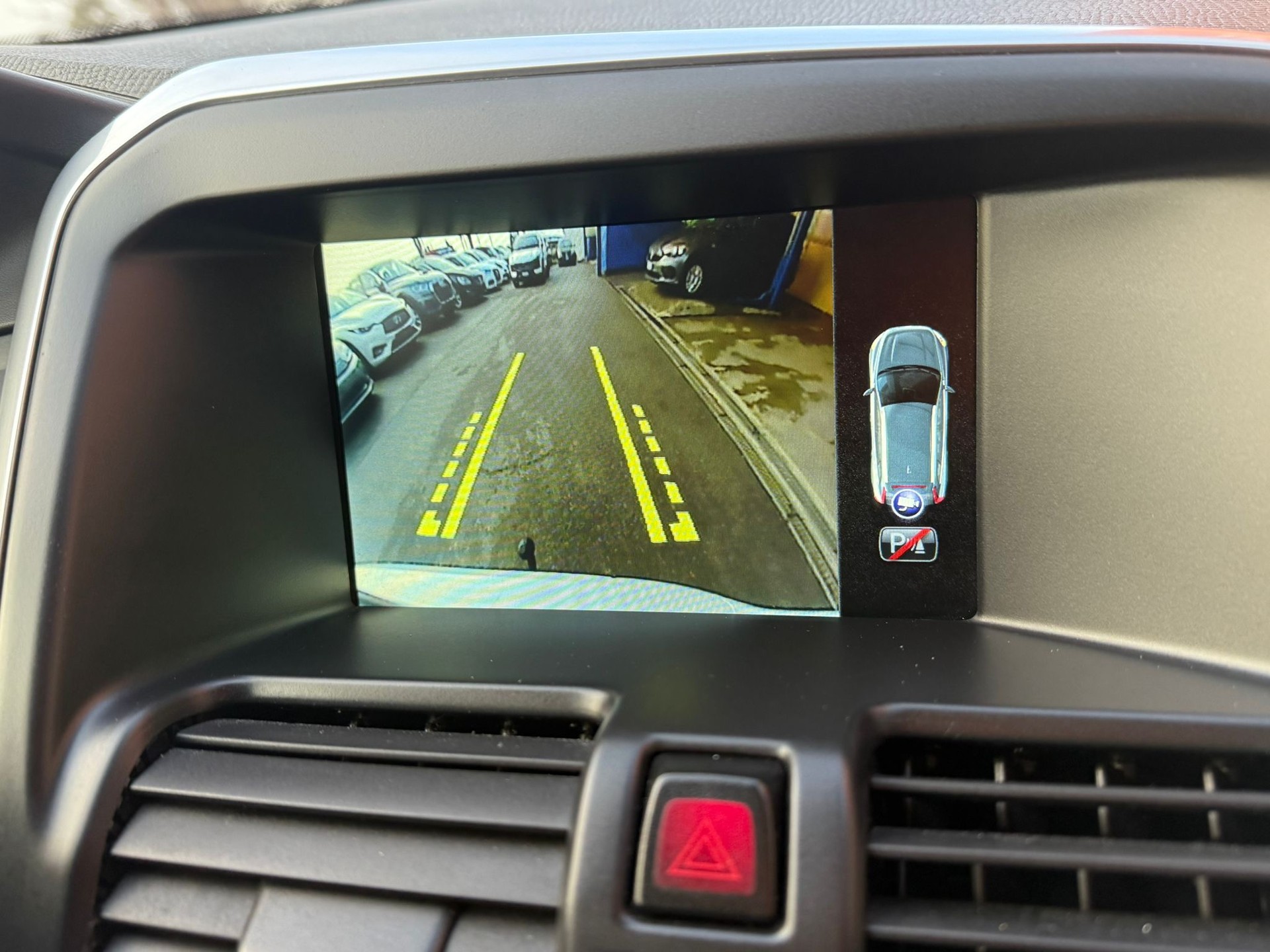 VOLVO XC60 D4 AWD Husky Edition Geartronic-image-13