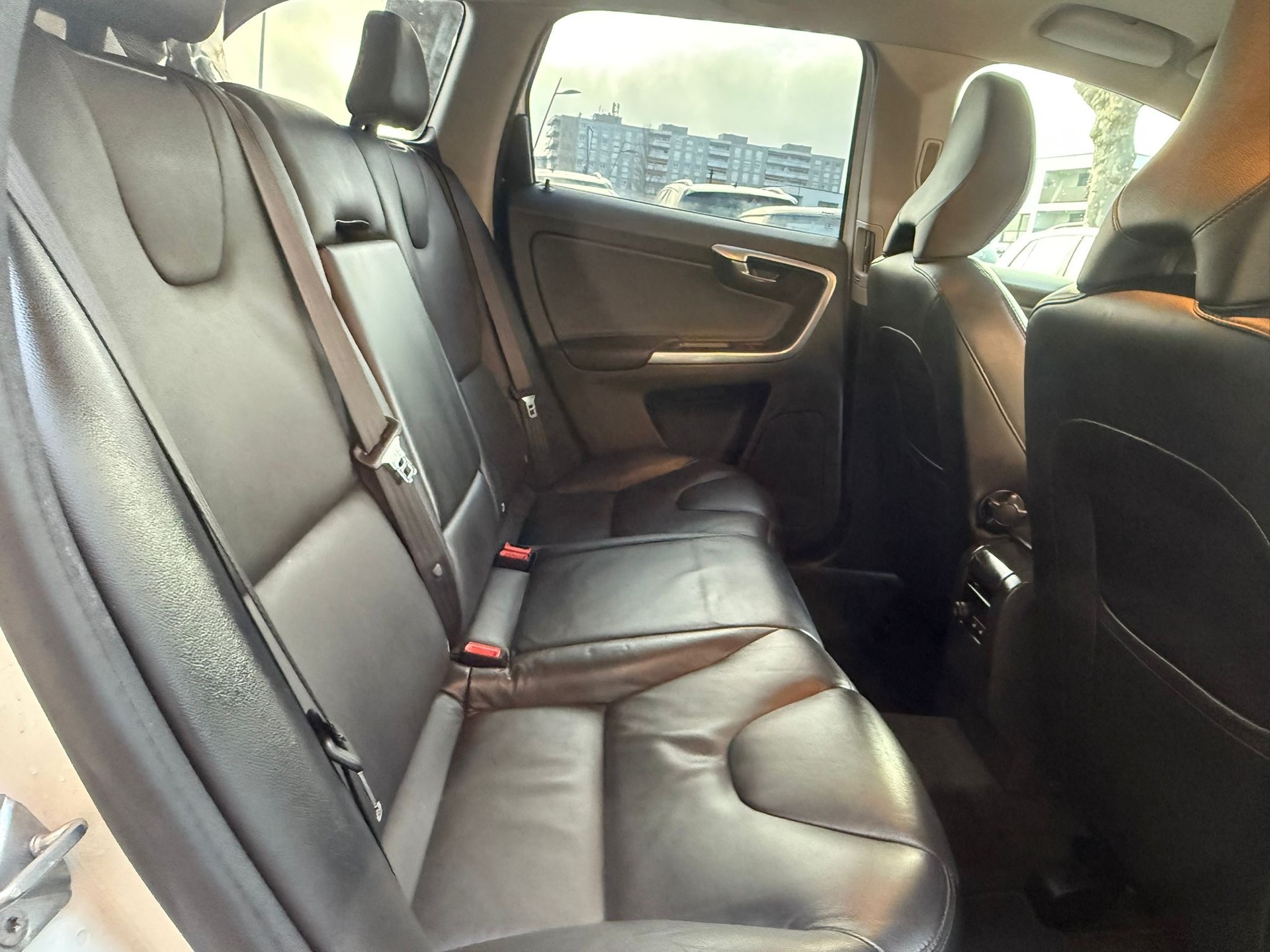 VOLVO XC60 D4 AWD Husky Edition Geartronic-image-9