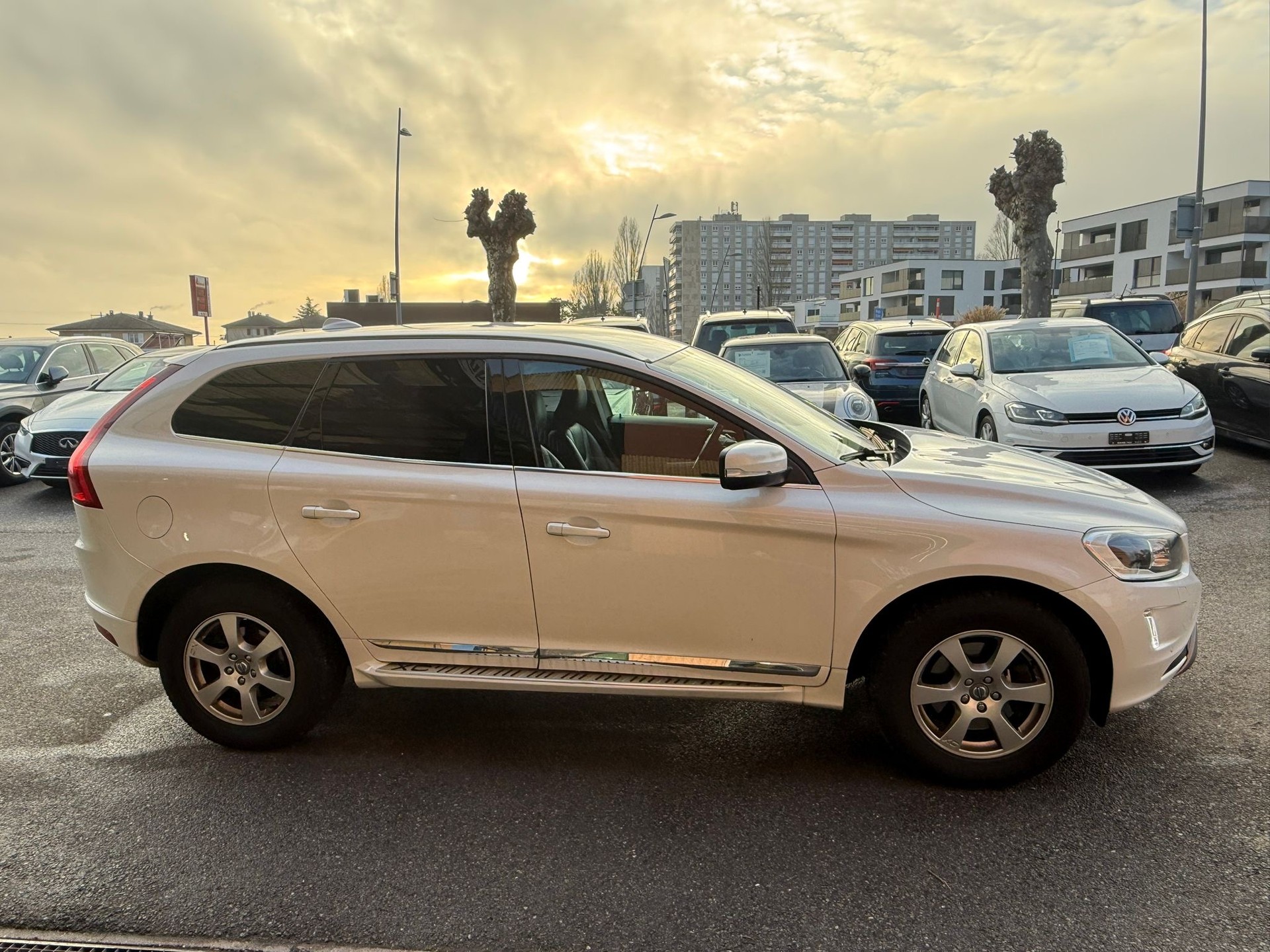 VOLVO XC60 D4 AWD Husky Edition Geartronic-image-4