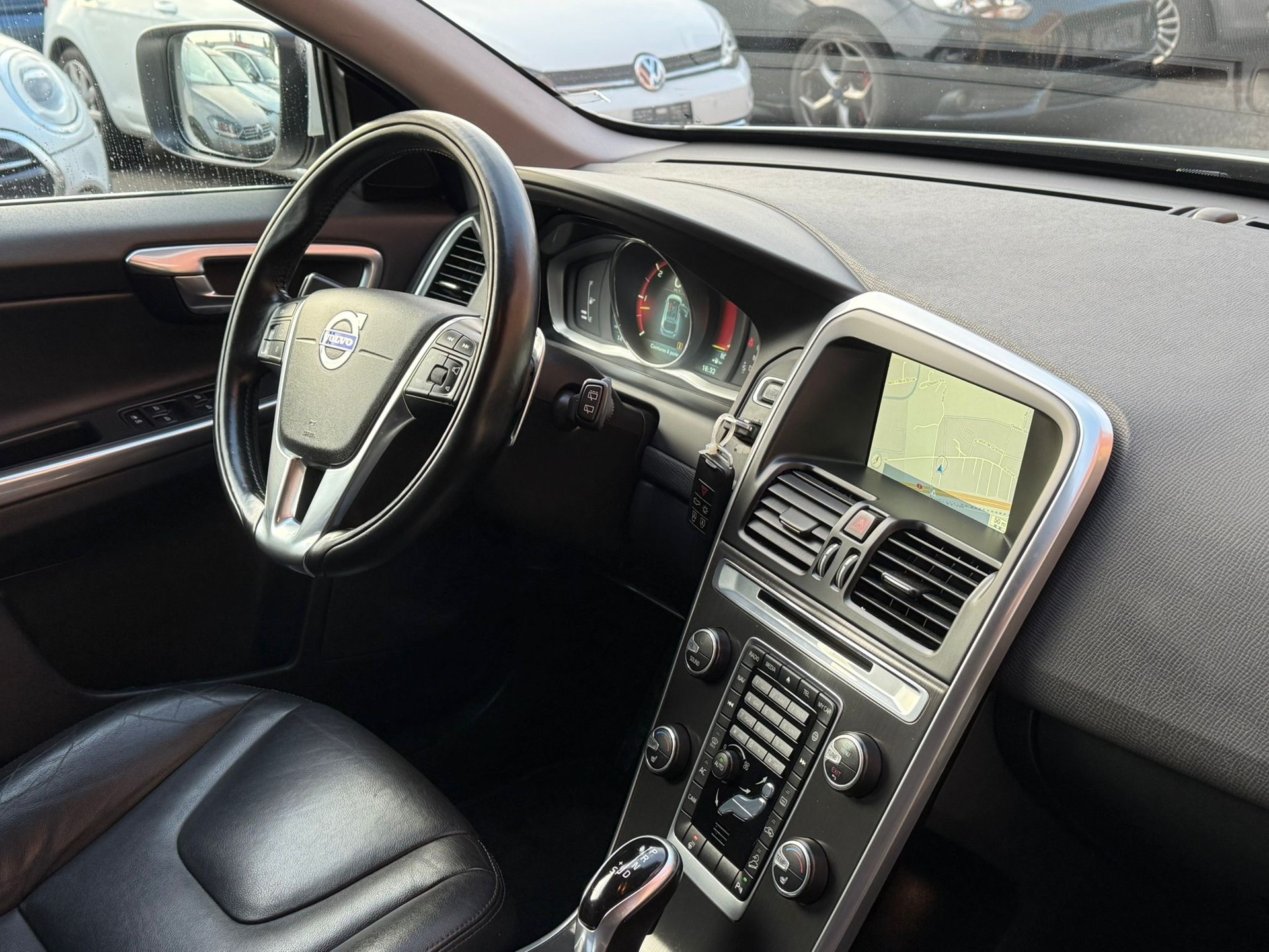 VOLVO XC60 D4 AWD Husky Edition Geartronic-image-8