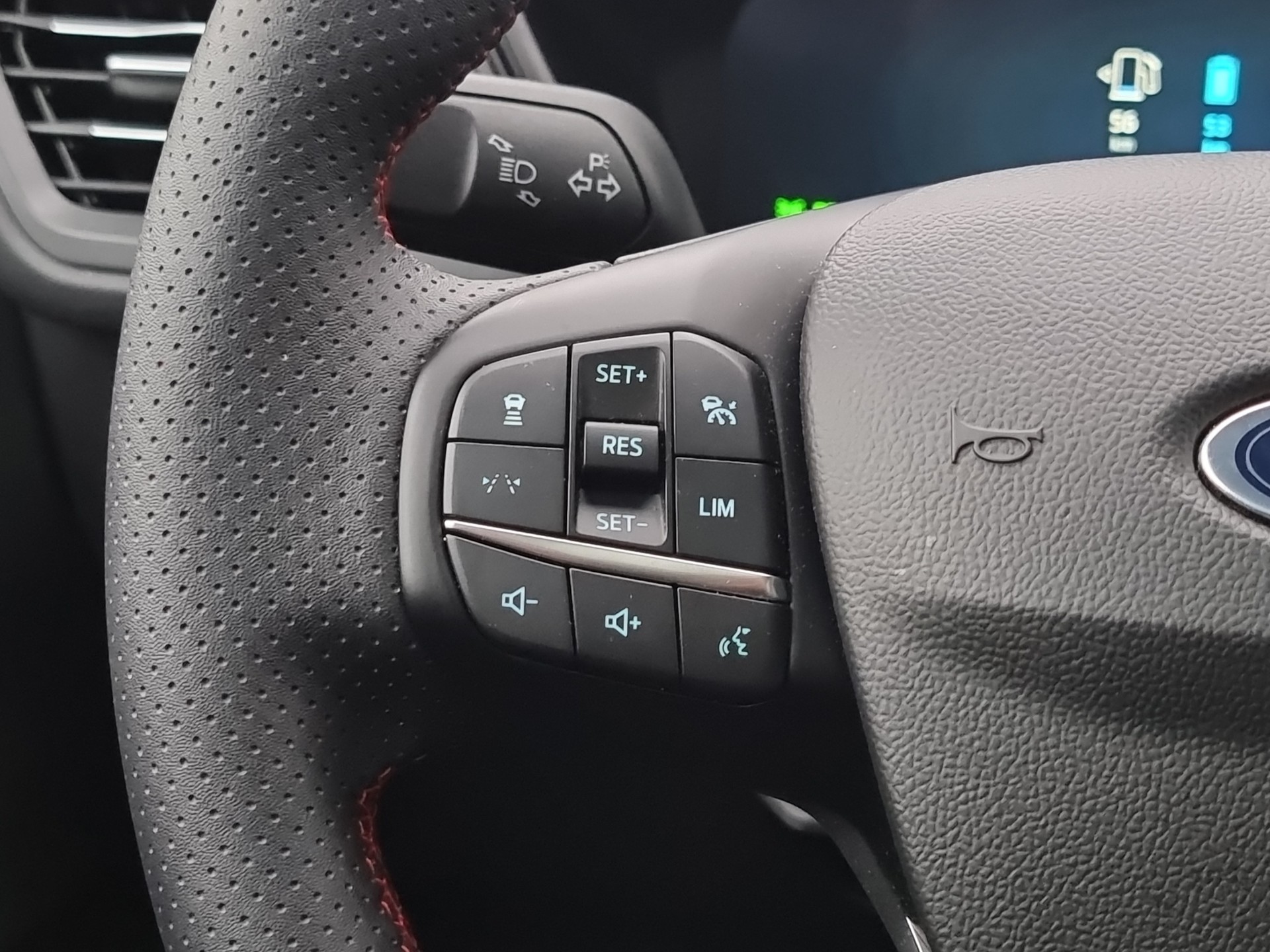 FORD Kuga 2.5 Plug-in Hybrid ST-Line X-image-9