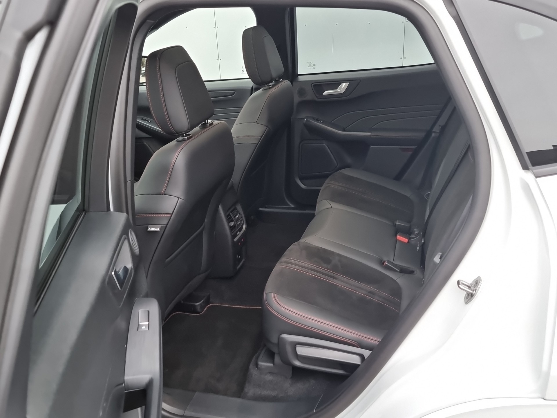 FORD Kuga 2.5 Plug-in Hybrid ST-Line X-image-14