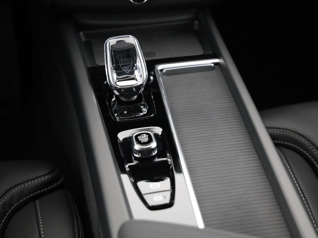 VOLVO XC60 2.0 T8 TE Black Edition eAWD-image-12