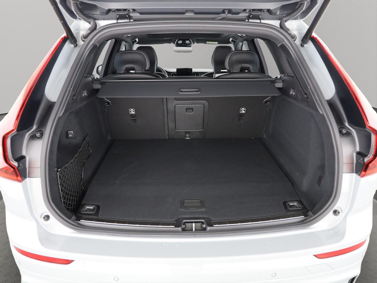 VOLVO XC60 2.0 T8 TE Black Edition eAWD-image-11