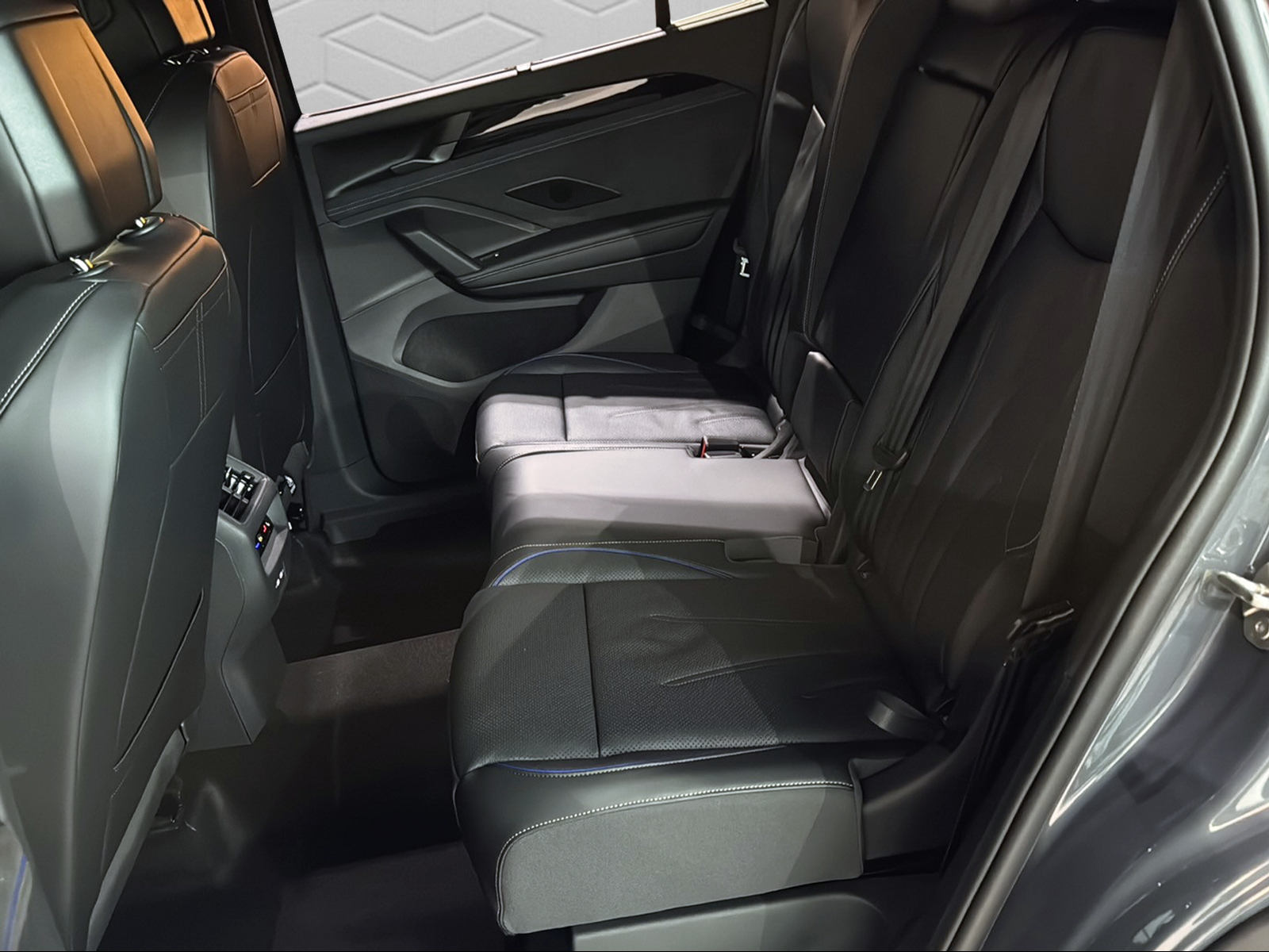 VW Tayron 1.5 TSI evo2 eHybrid R-Line DSG-image-12