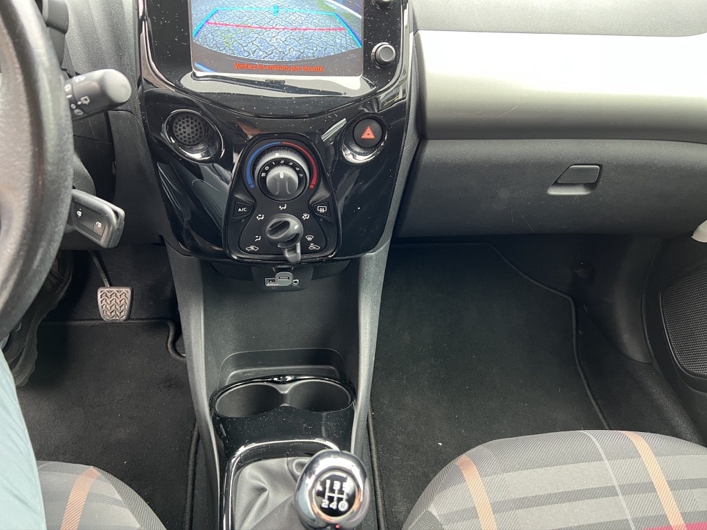 PEUGEOT 108 1.2 VTi Allure-image-12