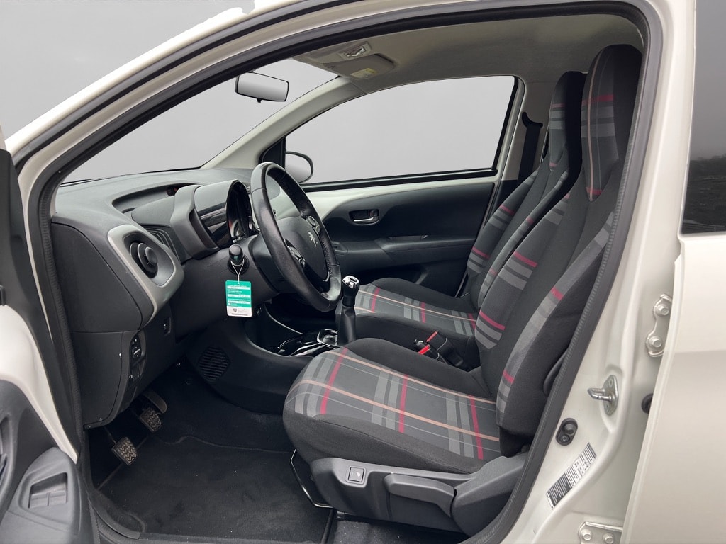 PEUGEOT 108 1.2 VTi Allure-image-8