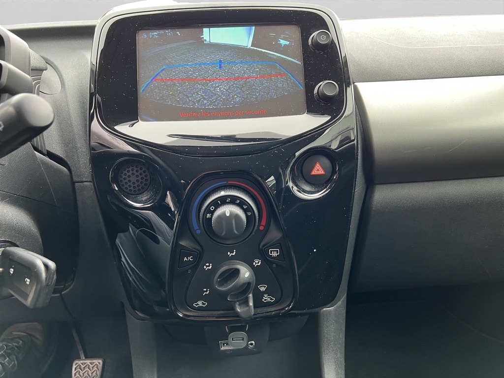 PEUGEOT 108 1.2 VTi Allure-image-13