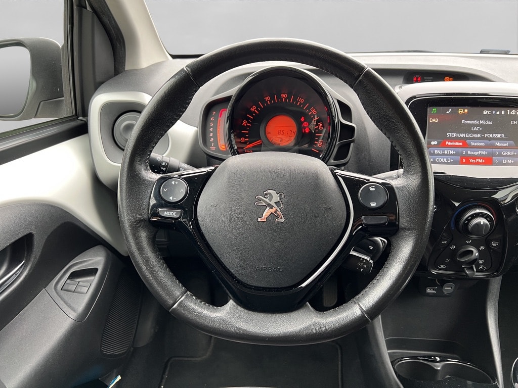 PEUGEOT 108 1.2 VTi Allure-image-11