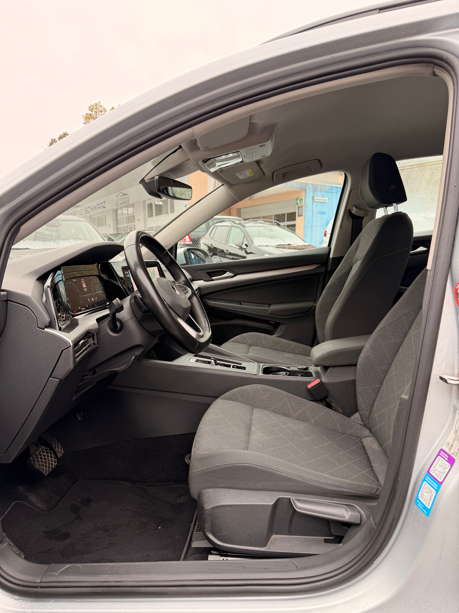 VW Golf Variant 1.0 eTSI mHEV Life DSG-image-7