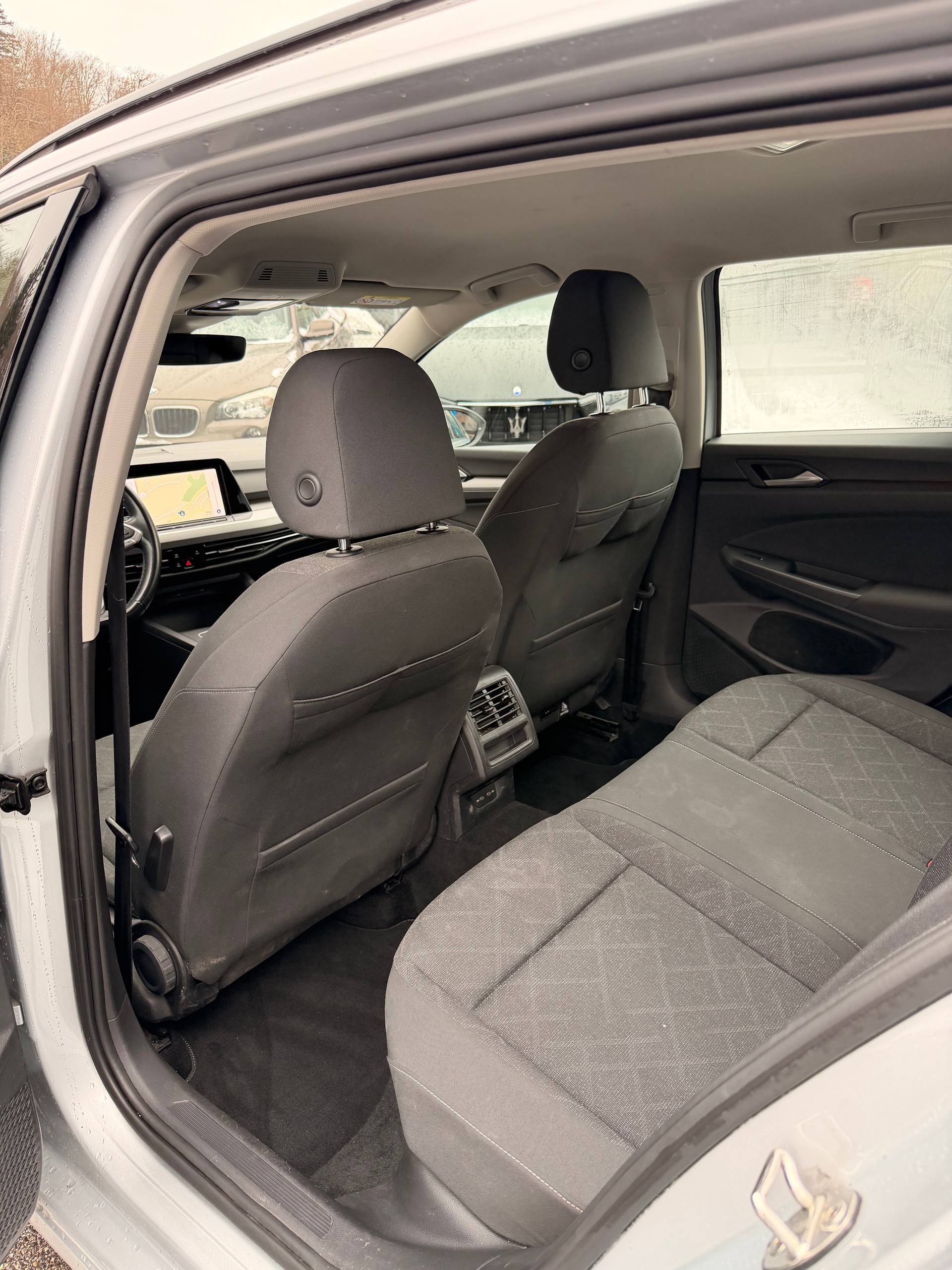 VW Golf Variant 1.0 eTSI mHEV Life DSG-image-8