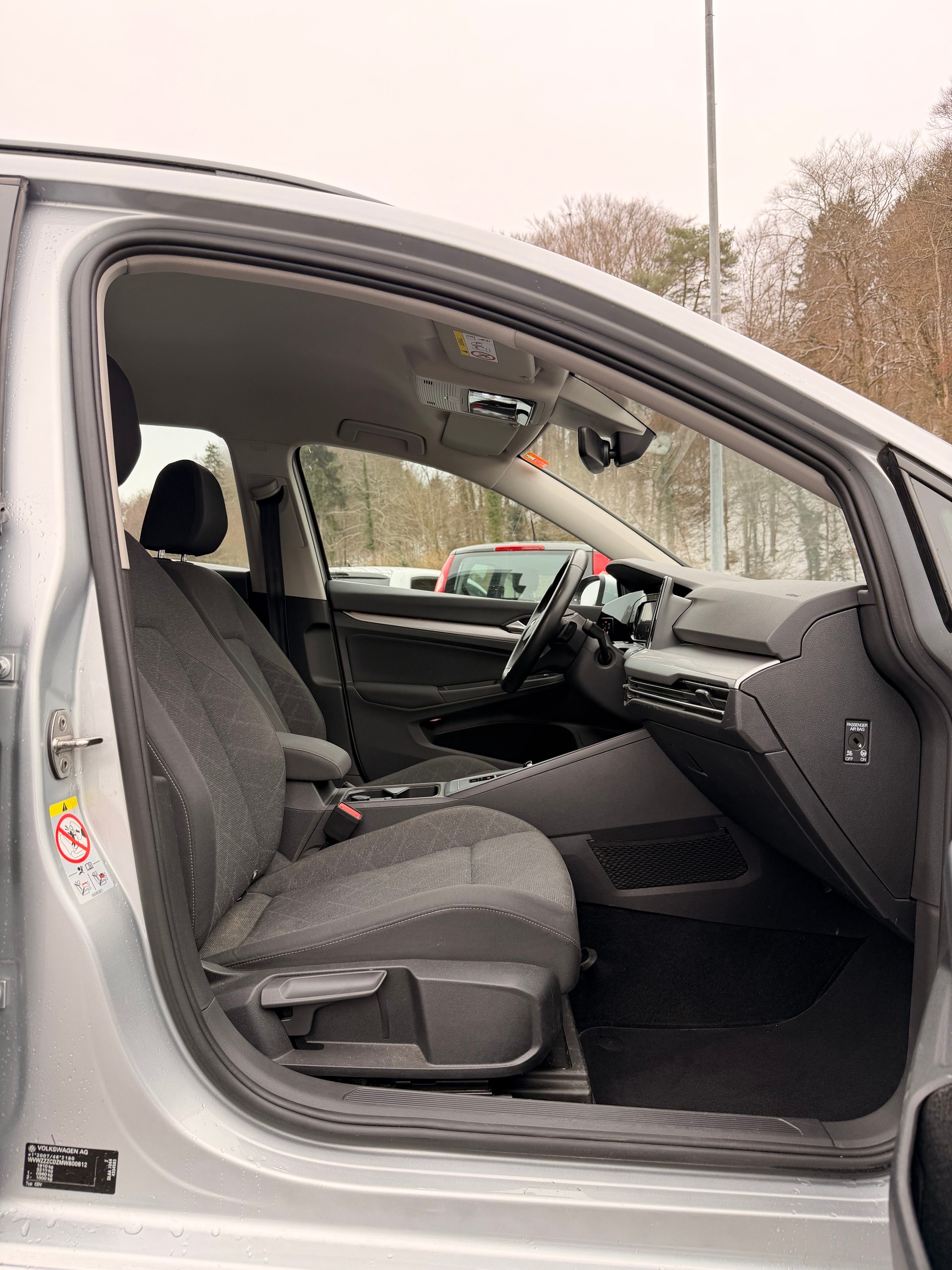 VW Golf Variant 1.0 eTSI mHEV Life DSG-image-10