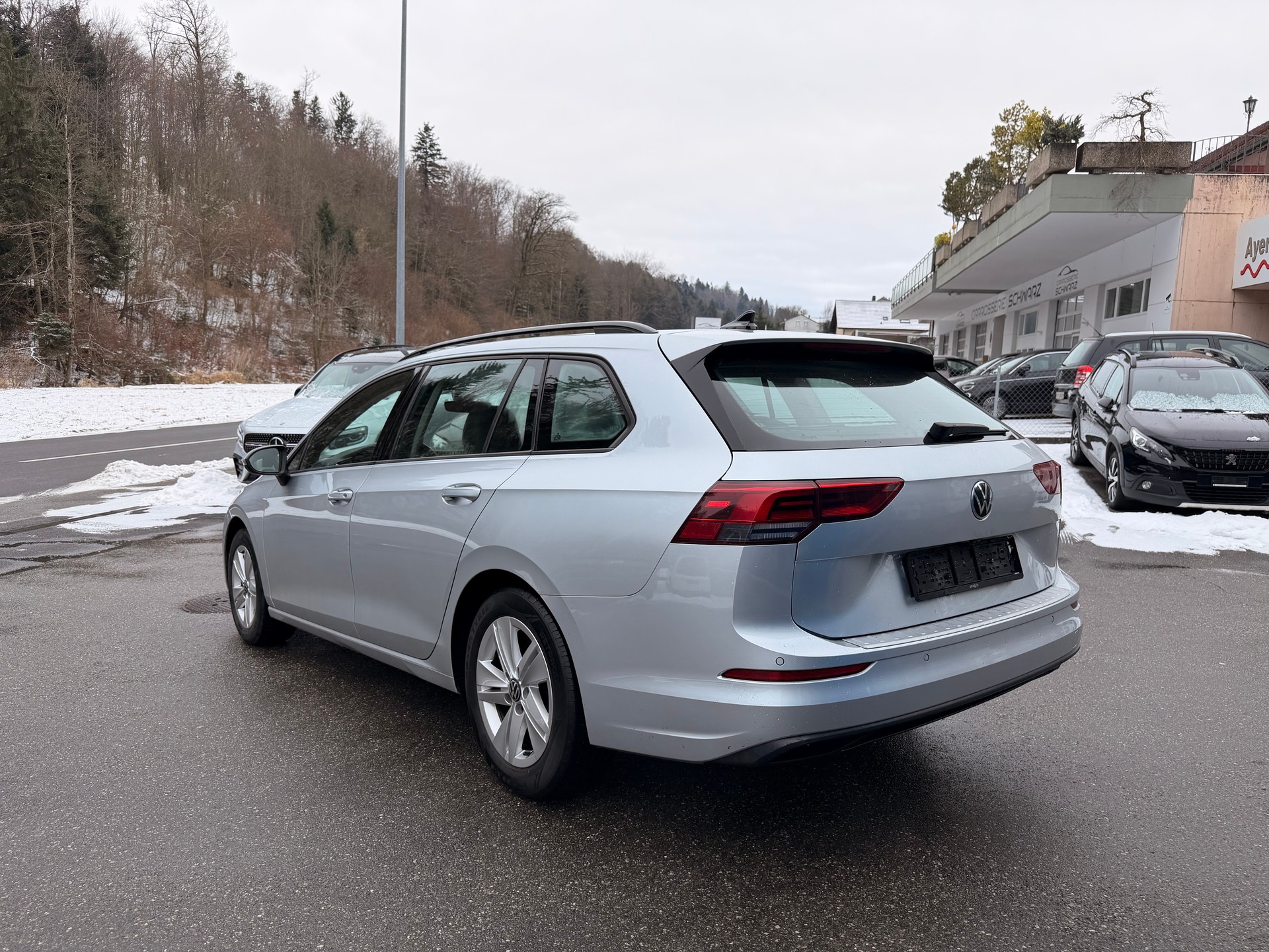 VW Golf Variant 1.0 eTSI mHEV Life DSG-image-4